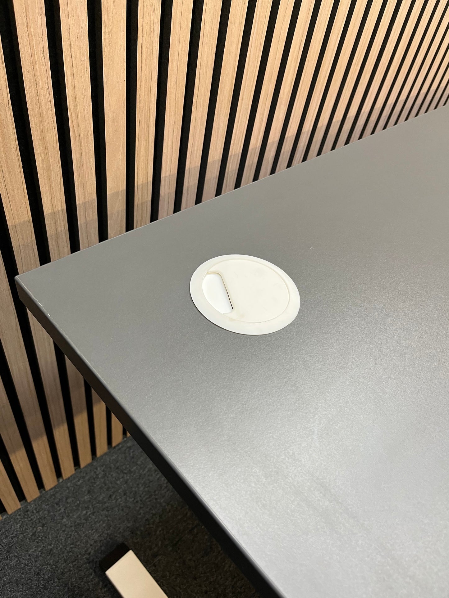 Ex Demo 1400Lx800D Anthracite desk top with white height adjustable dual motor electric frame. Price inc VAT