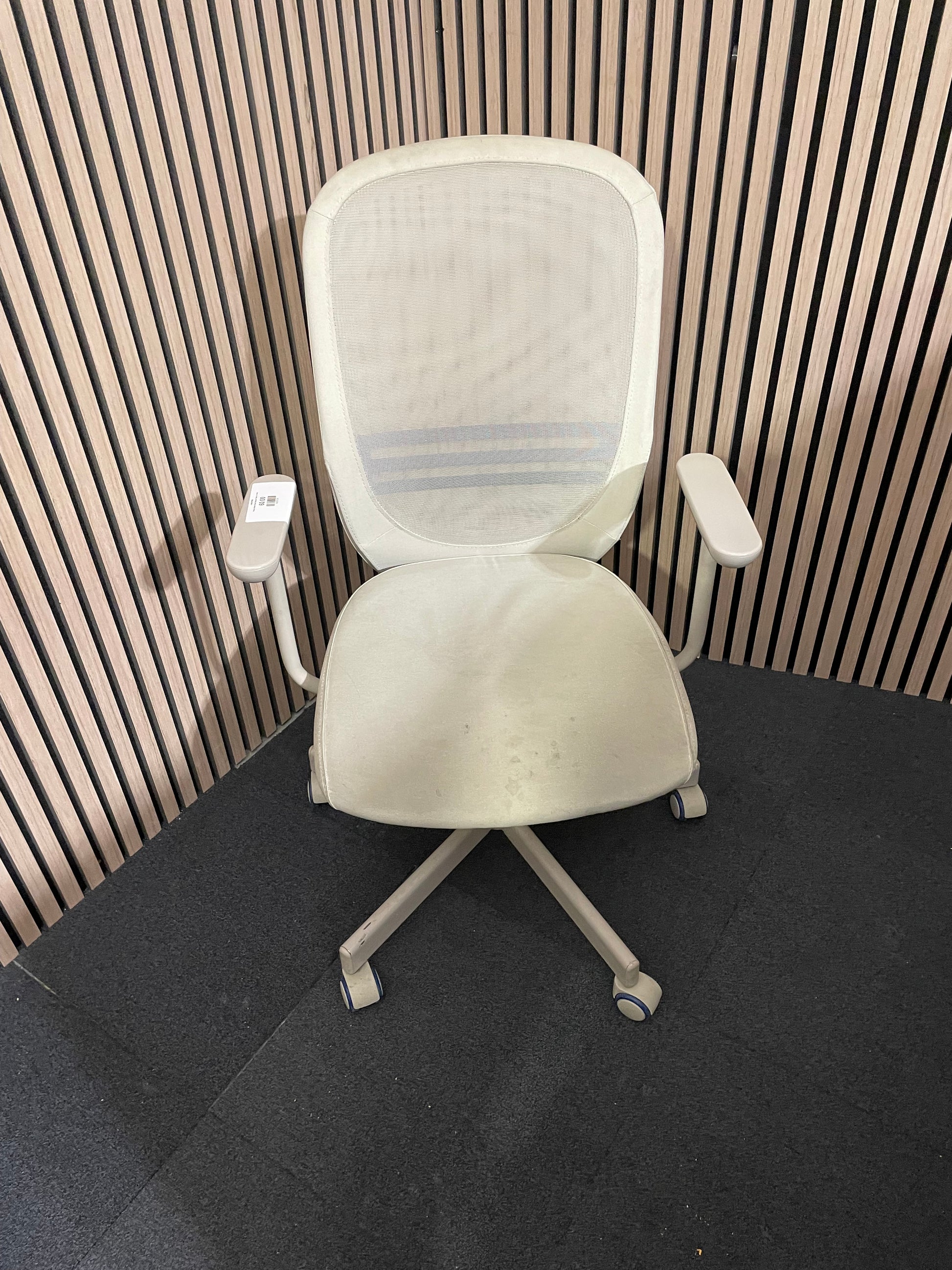 Flintan Mesh Back Swivel Chair w/ Arms
