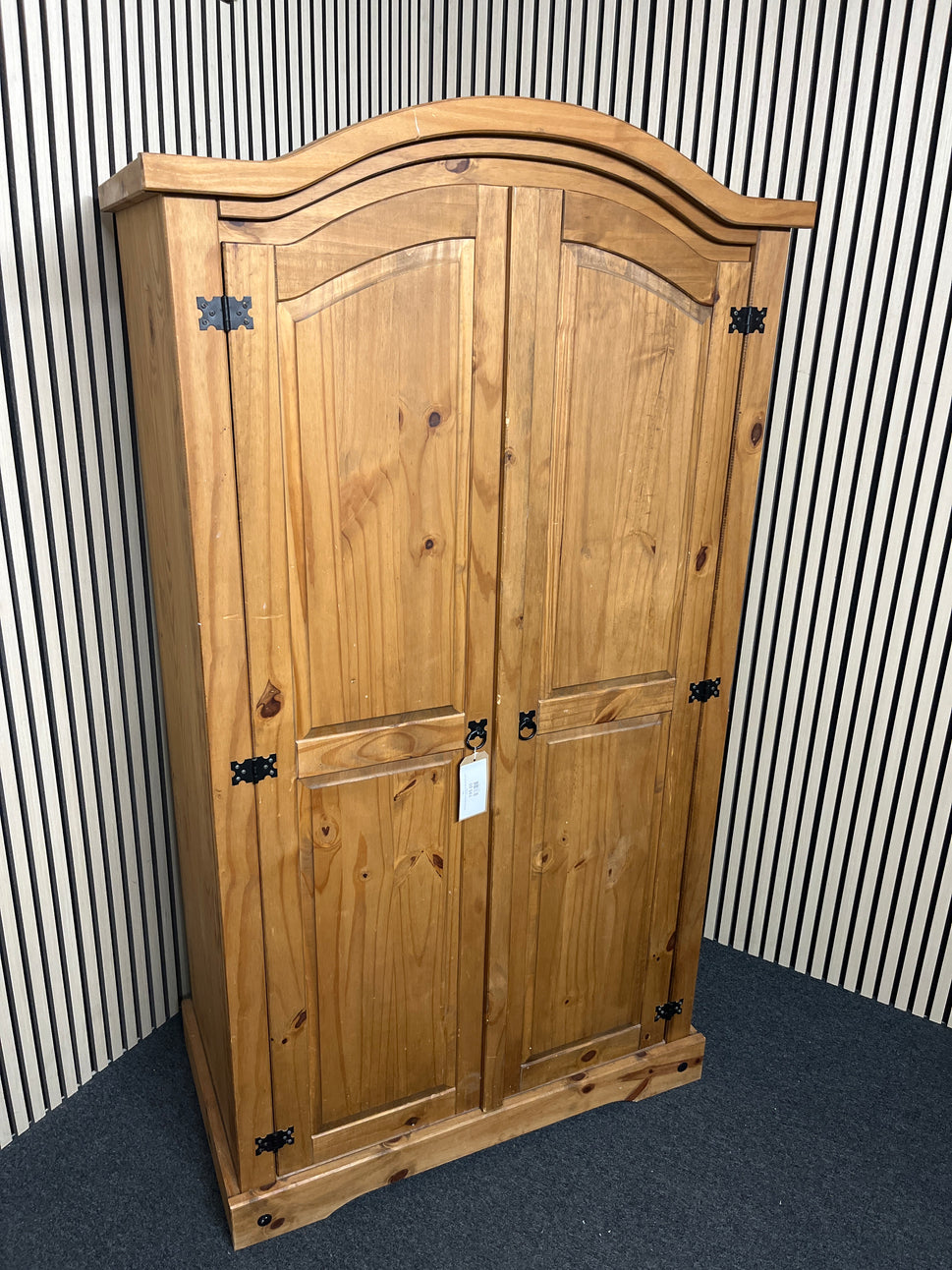 Tall 2 door waxed pine wardrobe (H 190 x W 105 x D 57 cm) 2325