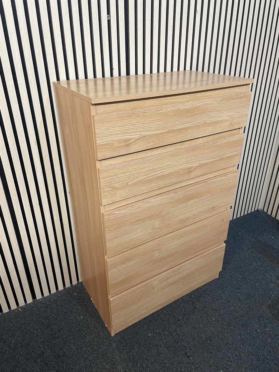 Oak laminate 5 drawer chest (H 112 x W 70 x D 40 cm) 1226