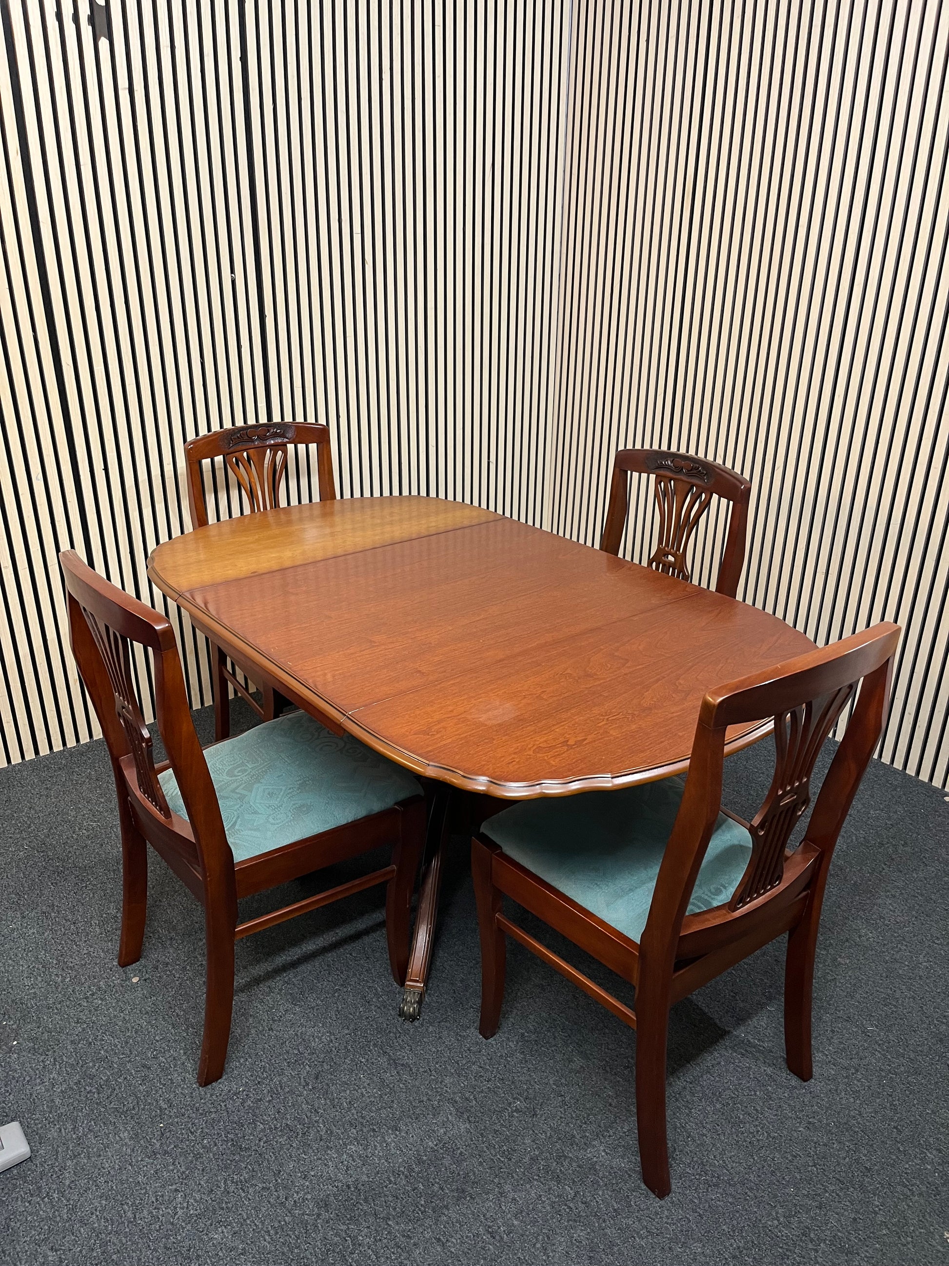 Rossmore mahogany drop leaf dining table with 4 no. matching dining chairs (L 70 - 160 x W 86 cm) 43448