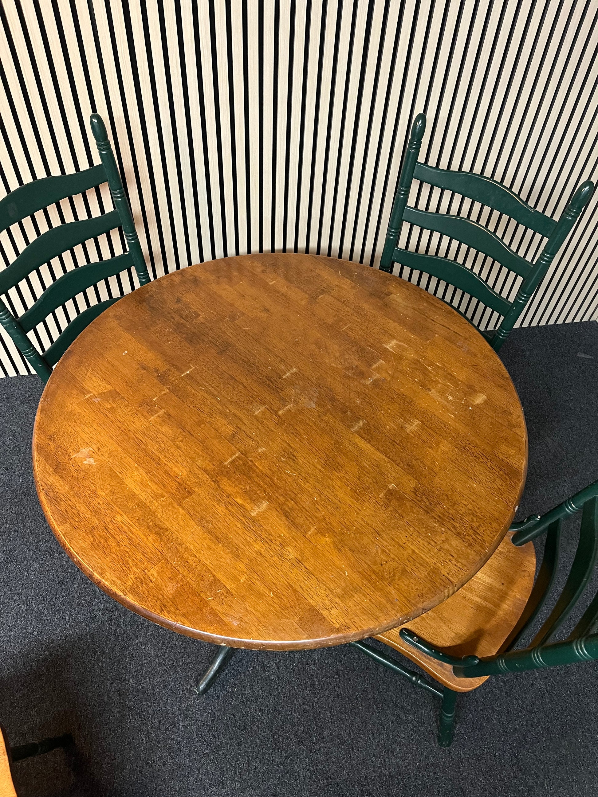 Stained pine circular table with dark green pedestal base and 4 matching chairs (108 cm diameter) 2325