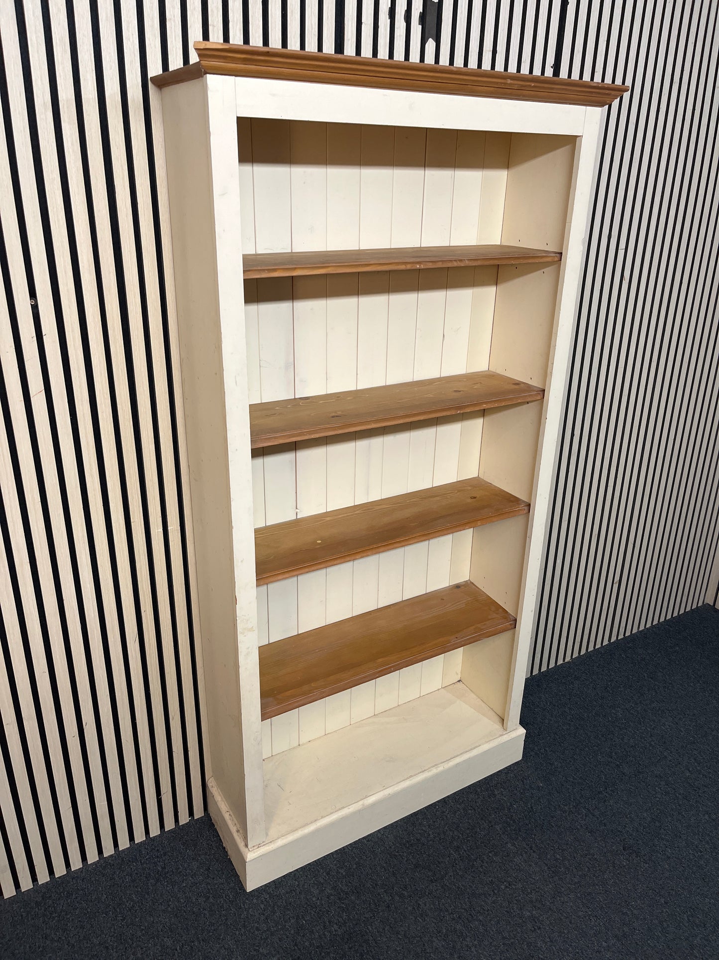 Tall natural pine and cream painted open bookcase (H 181 x W 93 x D 30 cm) 3126