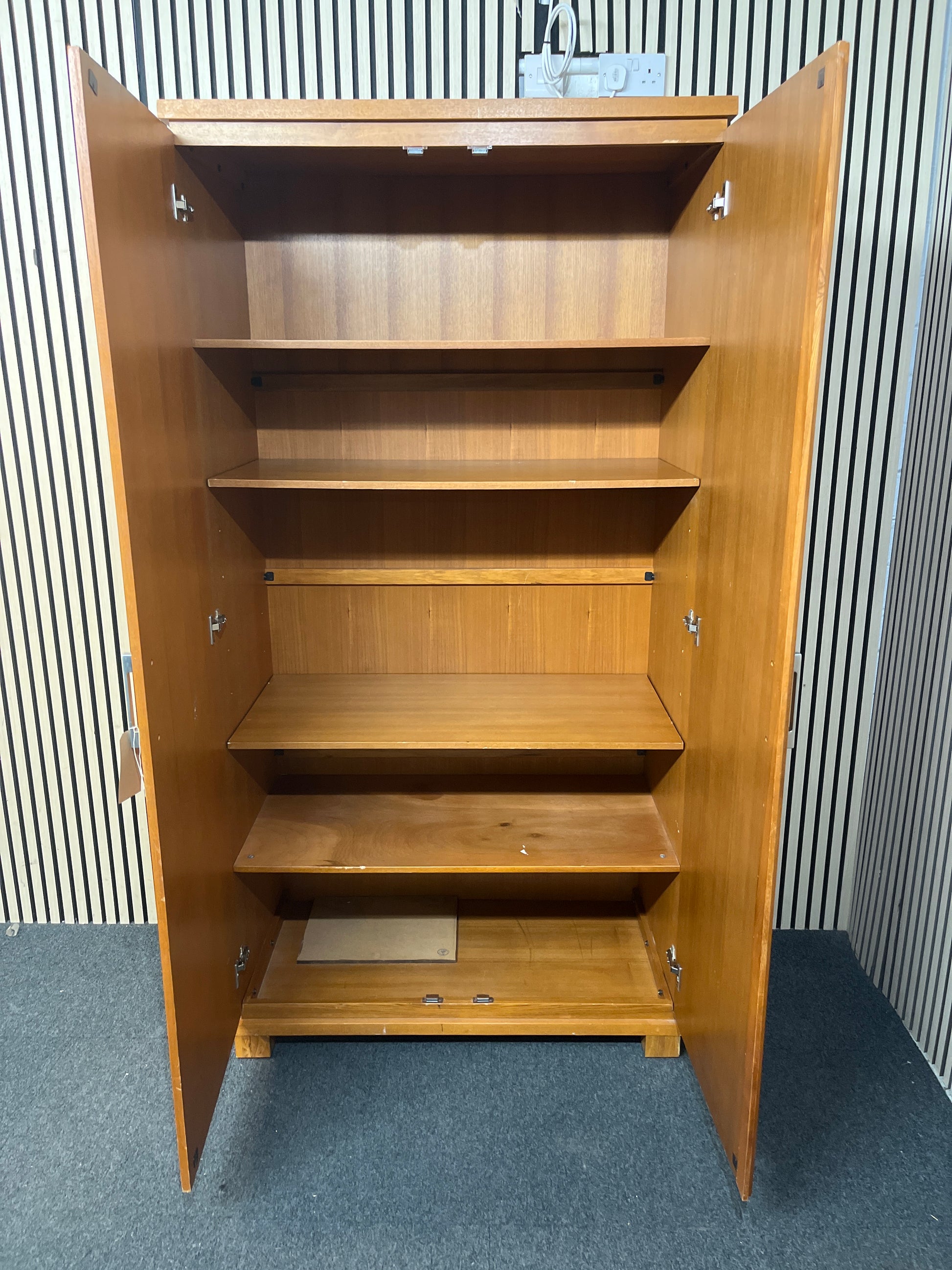 Tall walnut 2 door wardrobe (H 195 x W 103 x D 53 cm) 2226
