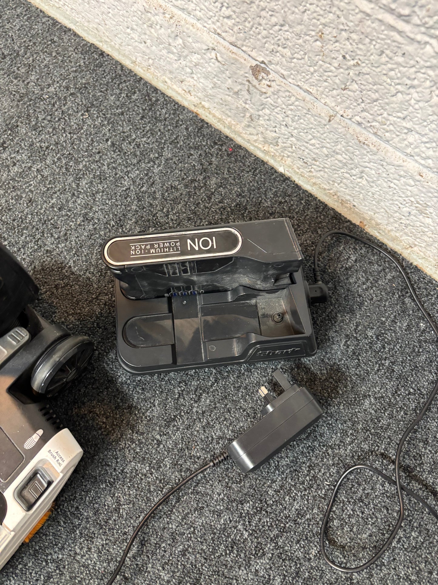 Shark IF250UK cordless hoover with extra ion battery pack RRP EUR399 2225