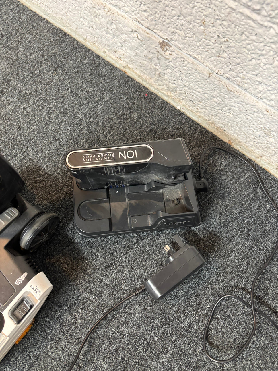 Shark IF250UK cordless hoover with extra ion battery pack RRP EUR399 2225