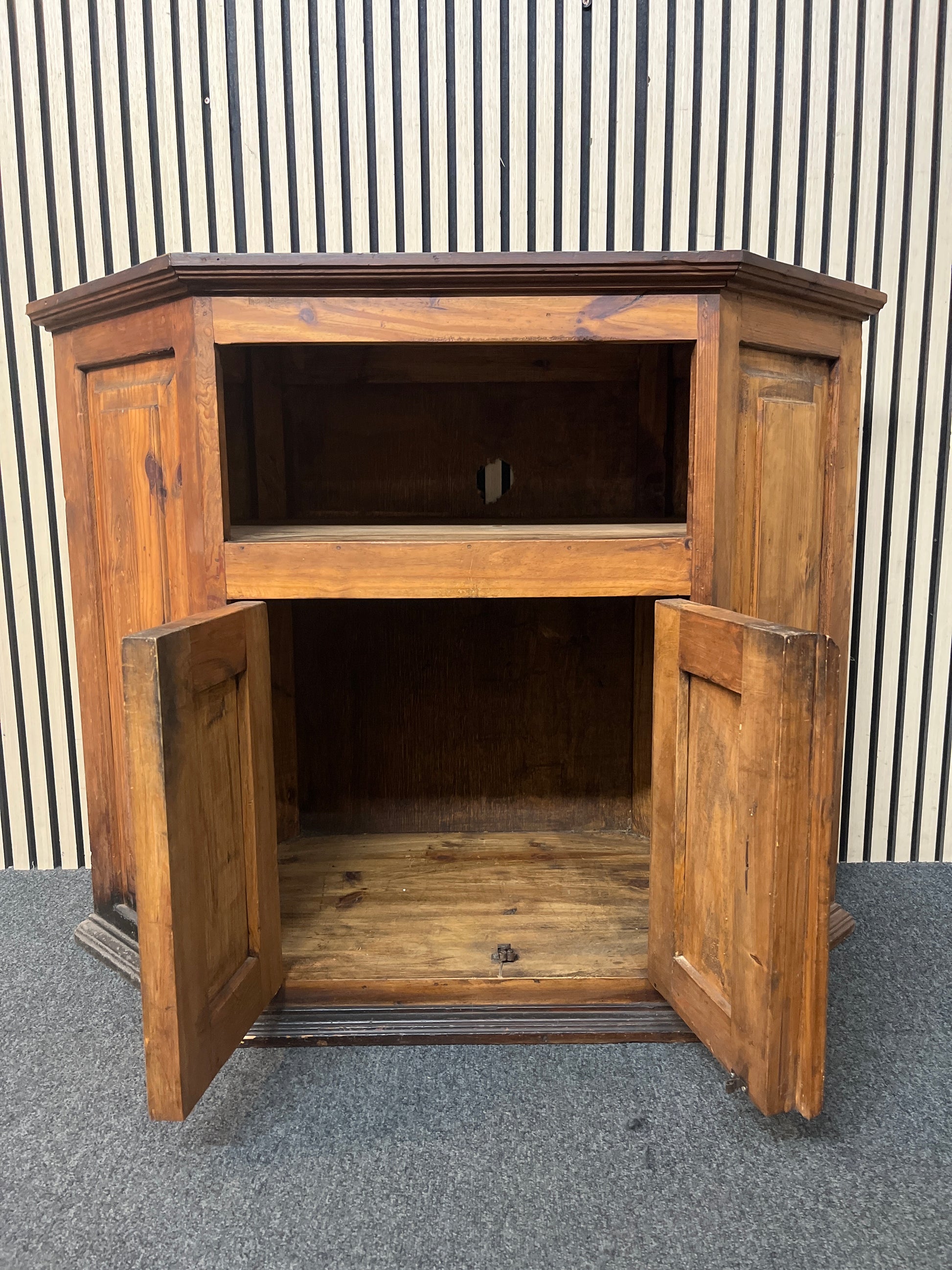 Baly solid mexican pine corner 2 door TV unit (H 85 x W 111 x D 51 cm) 43419