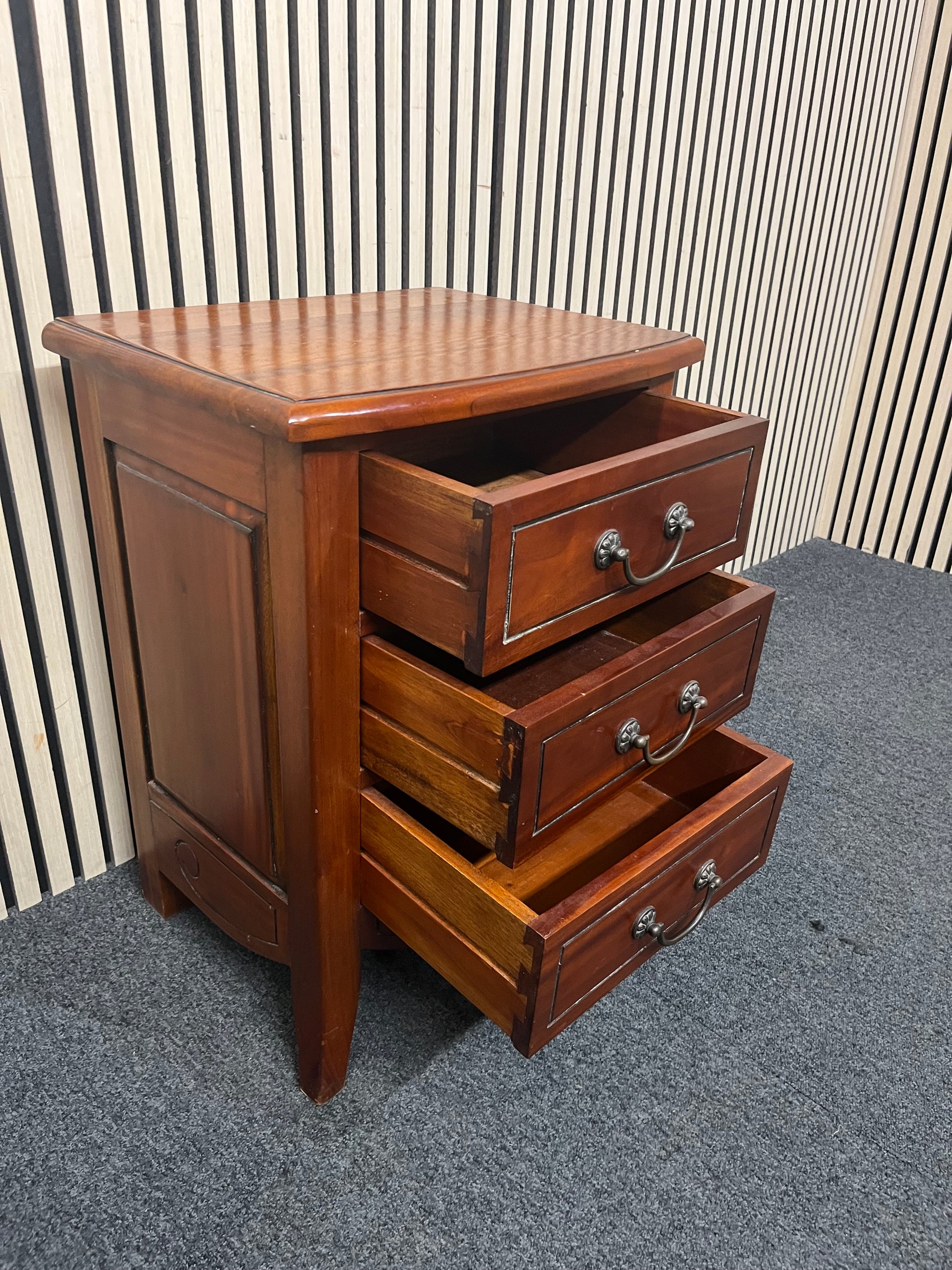 Rosewood mahogany bown fronted 3 drawer bedside locker (H 67 x W 50 x D 49 cm) 3126