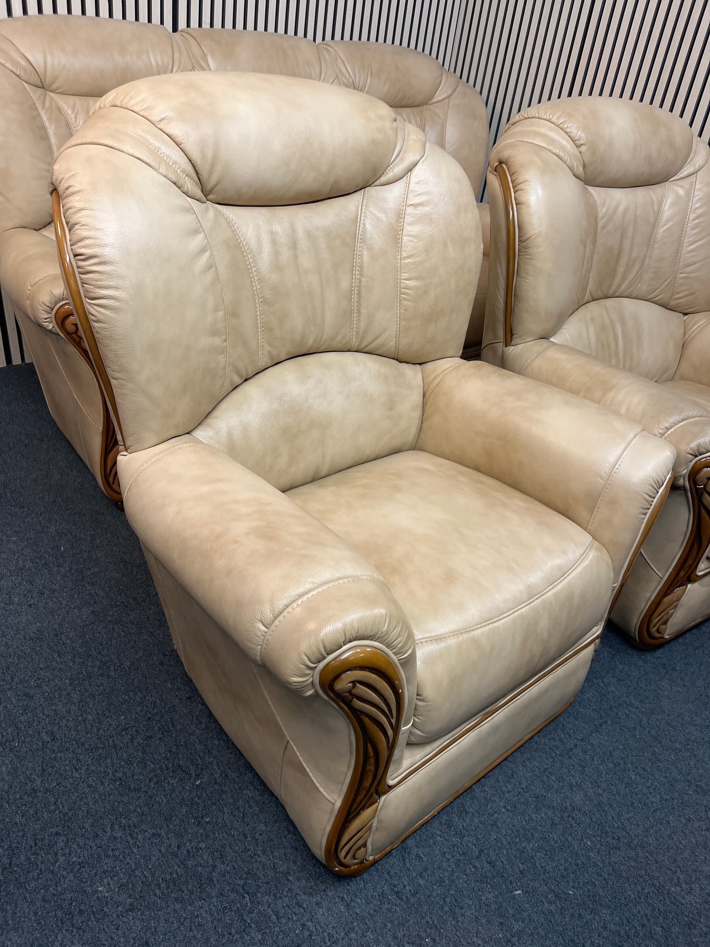 3+1+1 light cream high back leather suite  3126
