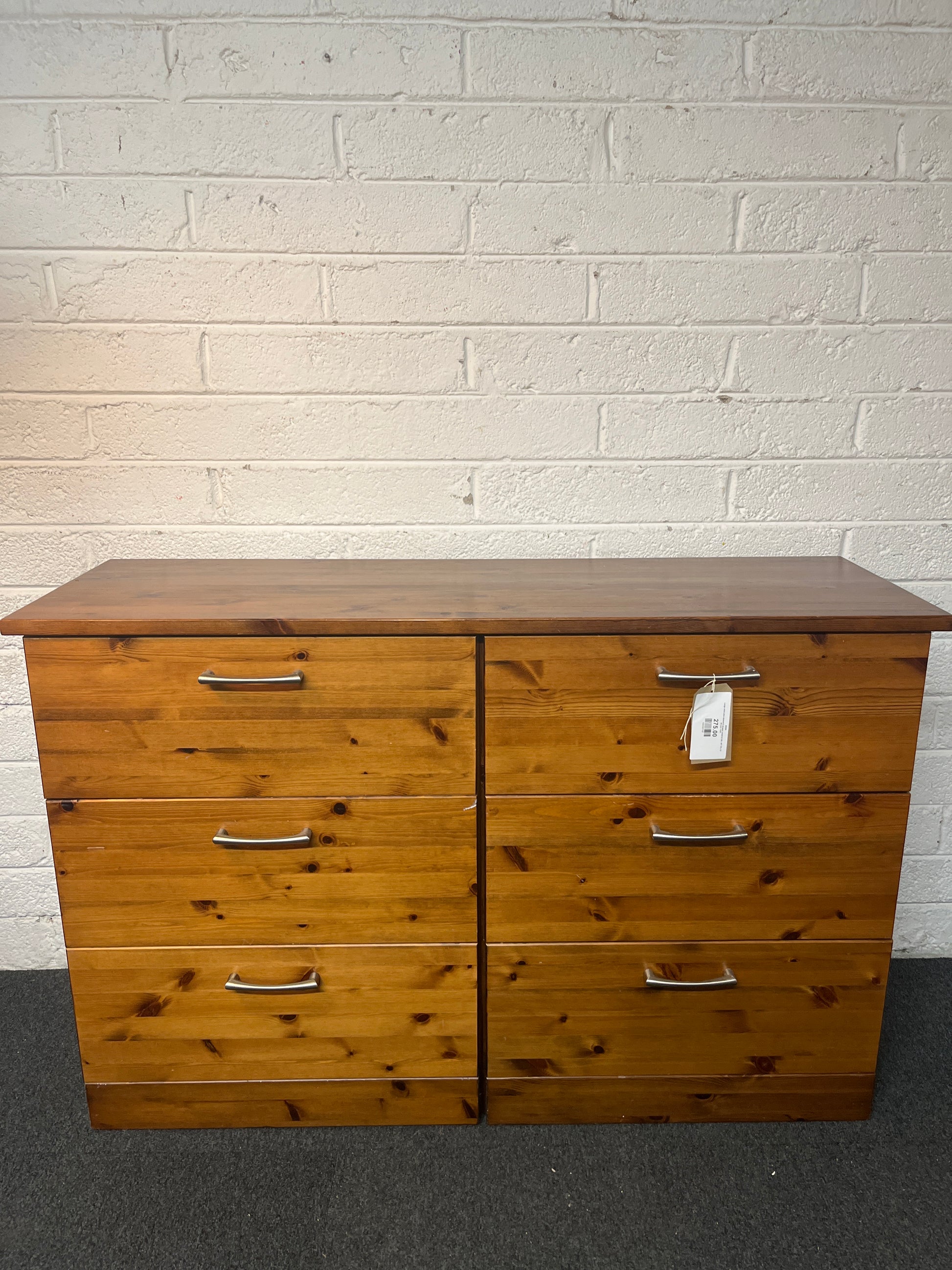 Large solid pine stained 6 drawer chest (H 88 x W 135 x D 45 cm) 1325