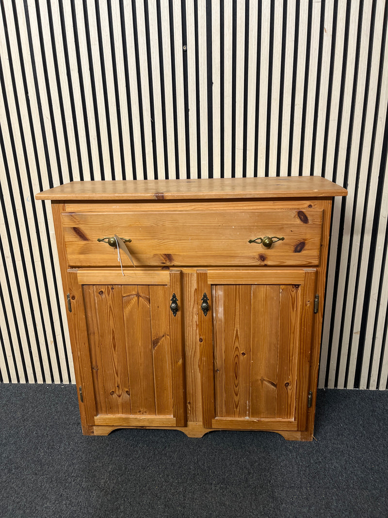 Rustic pine storage unit with top drawer and two doors. (H 90 x W 61 x D 31 cm)   44588