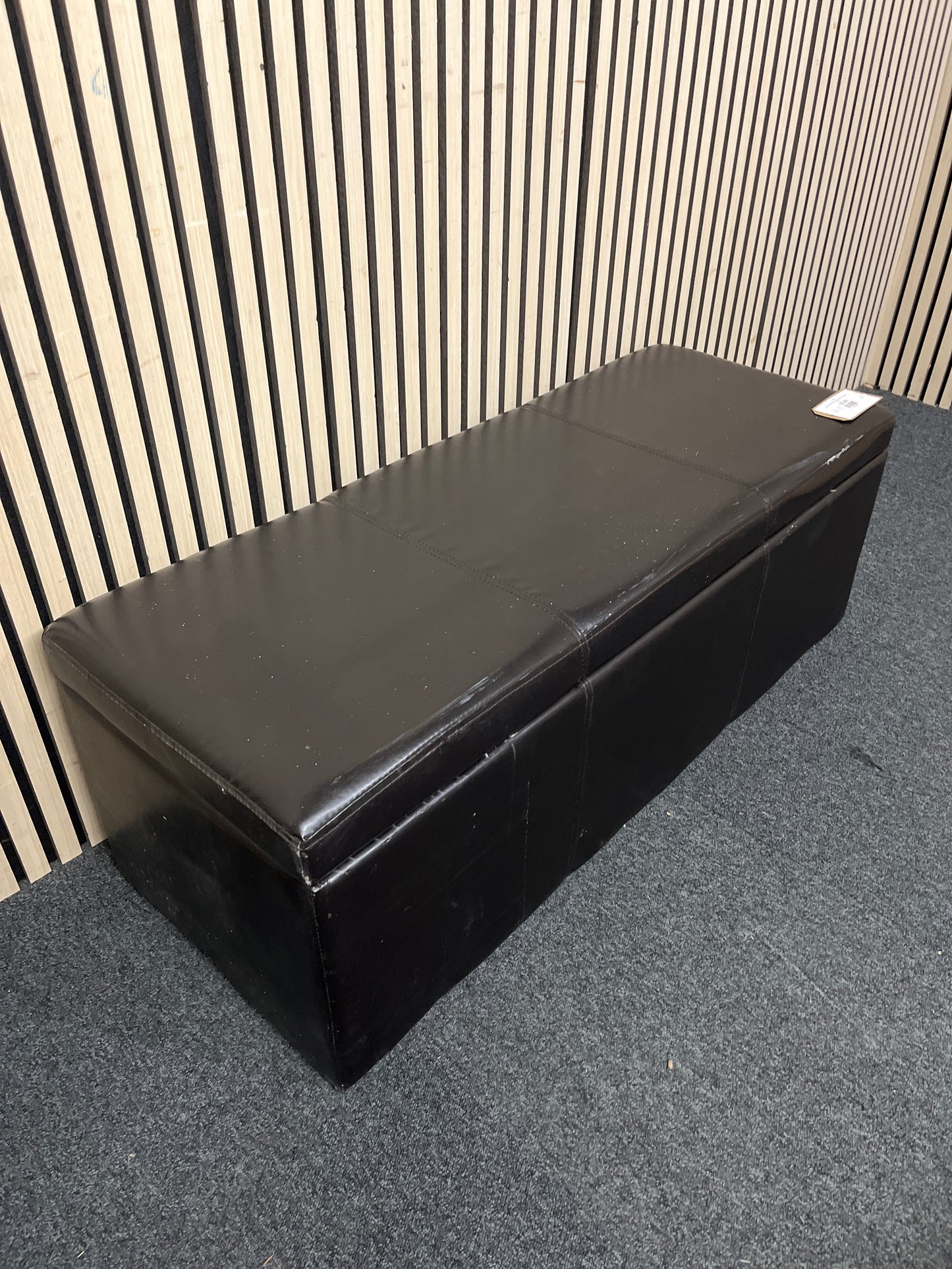 Black leatherette blanket box (H 43 x W 113 x D 33 cm)  44316