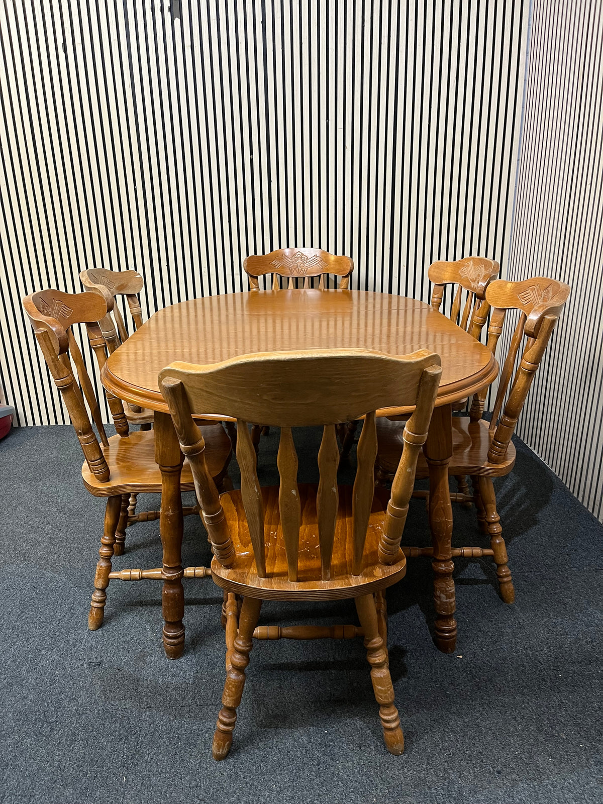 Stained pine ornate extendable circular dining table with 6 dining chairs (110 cm diameter + 55 cm extension)  44315