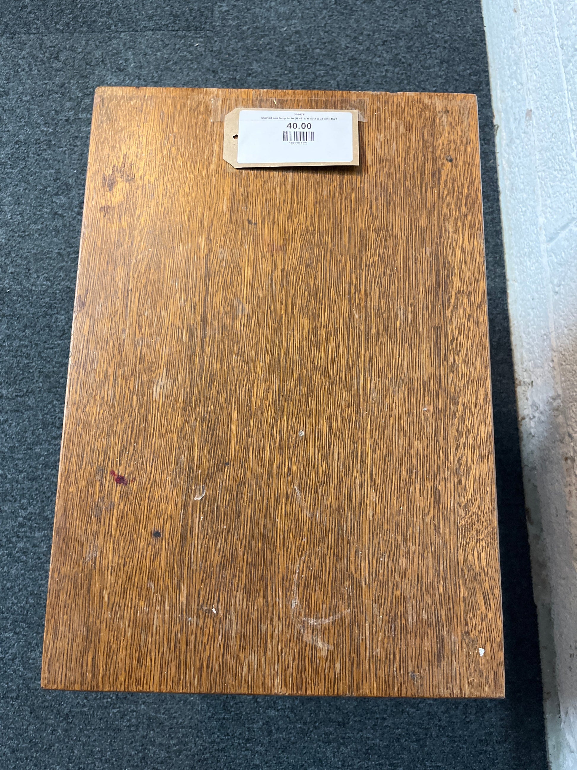 Stained oak lamp table (H 48  x W 50 x D 35 cm) 4625