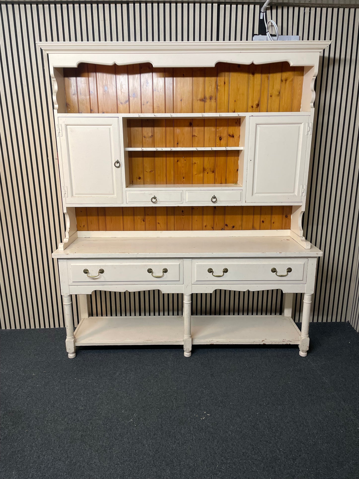 Large cream painted solid pine kitchen dresser  (H 210 x W 180 x D 47 cm( 2425