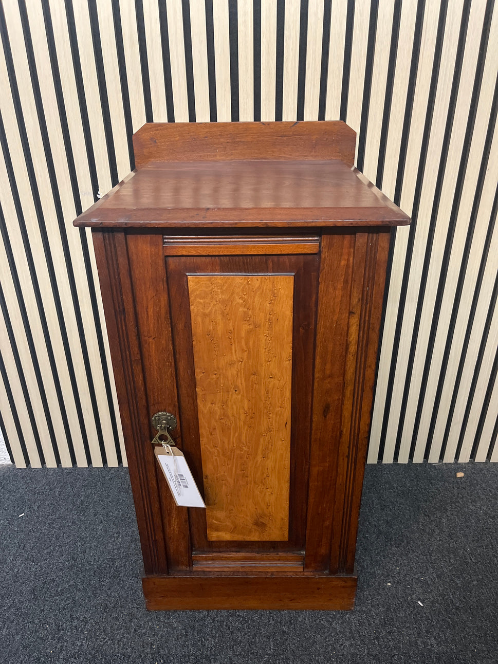 Antique dark wood one door bedside locker with gold effect triangle handle (H 76 x W 43 x D 48 cm) 2325