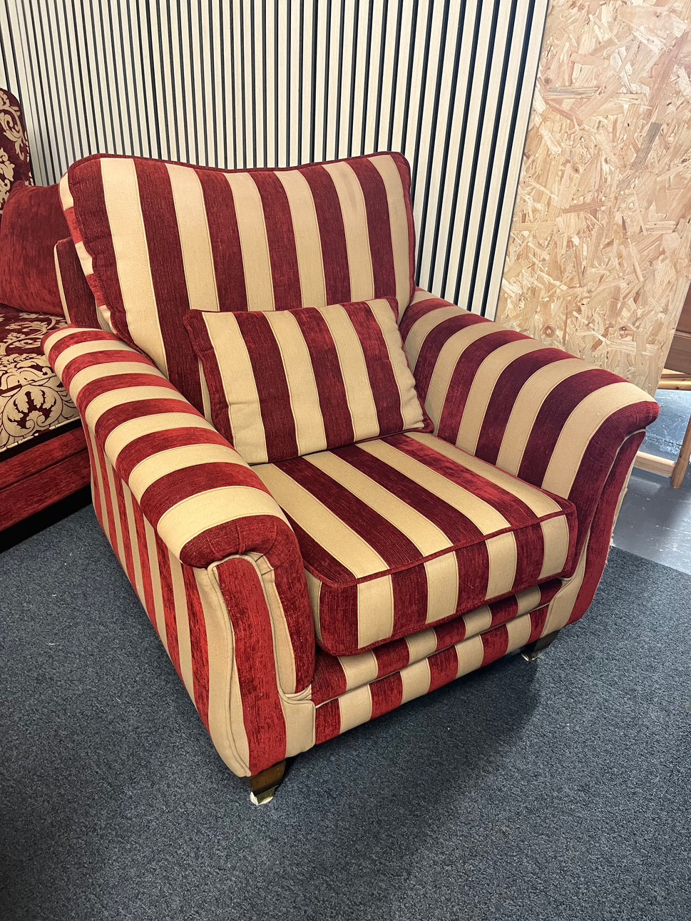 Solid wooden framed stripped and mixed floral fabric 3+1+1 sofa suite 2325
