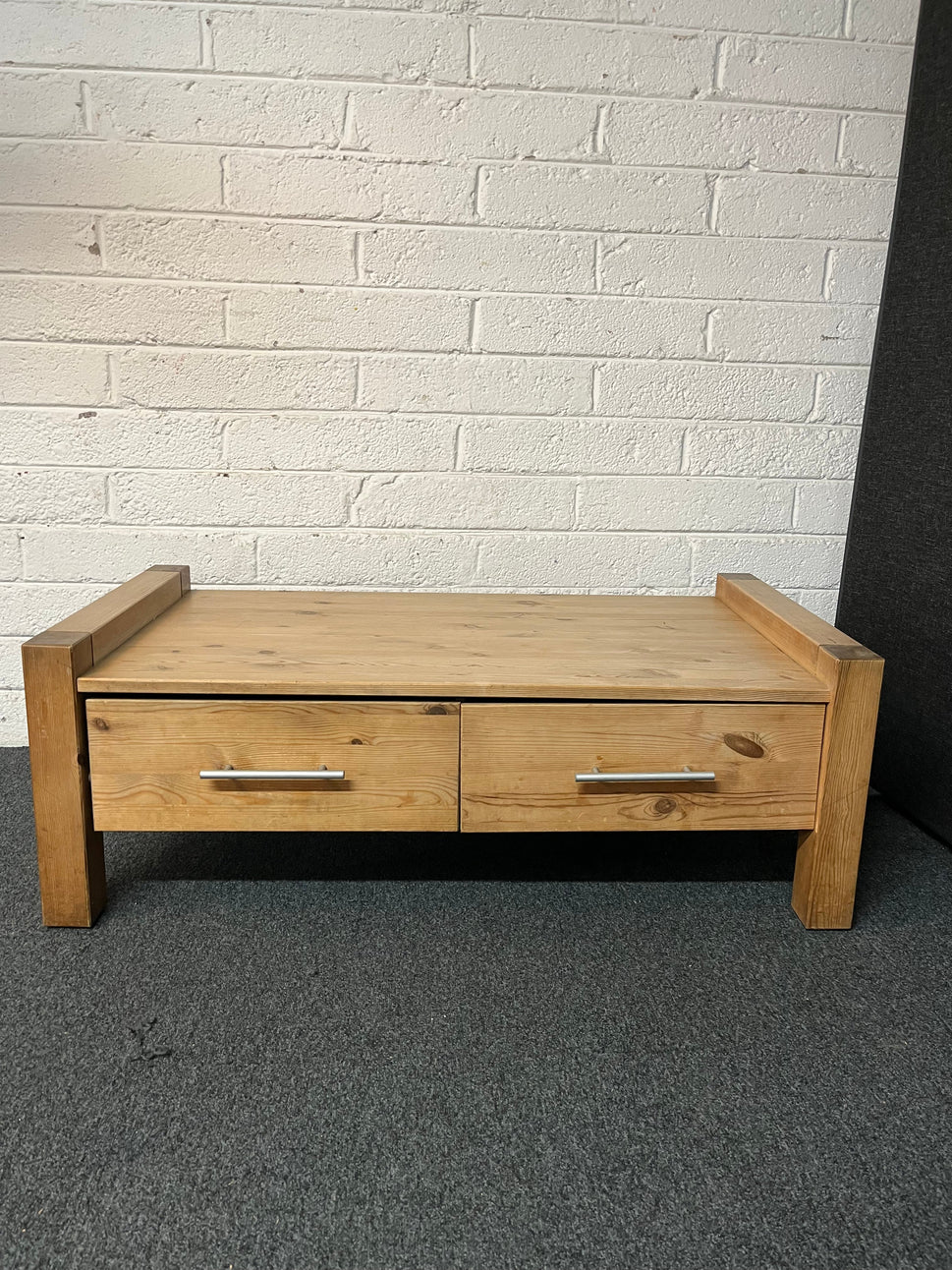 Solid pine low rectangular coffee table with drawers (H 43 x W 118 x D 60 cm) 2225