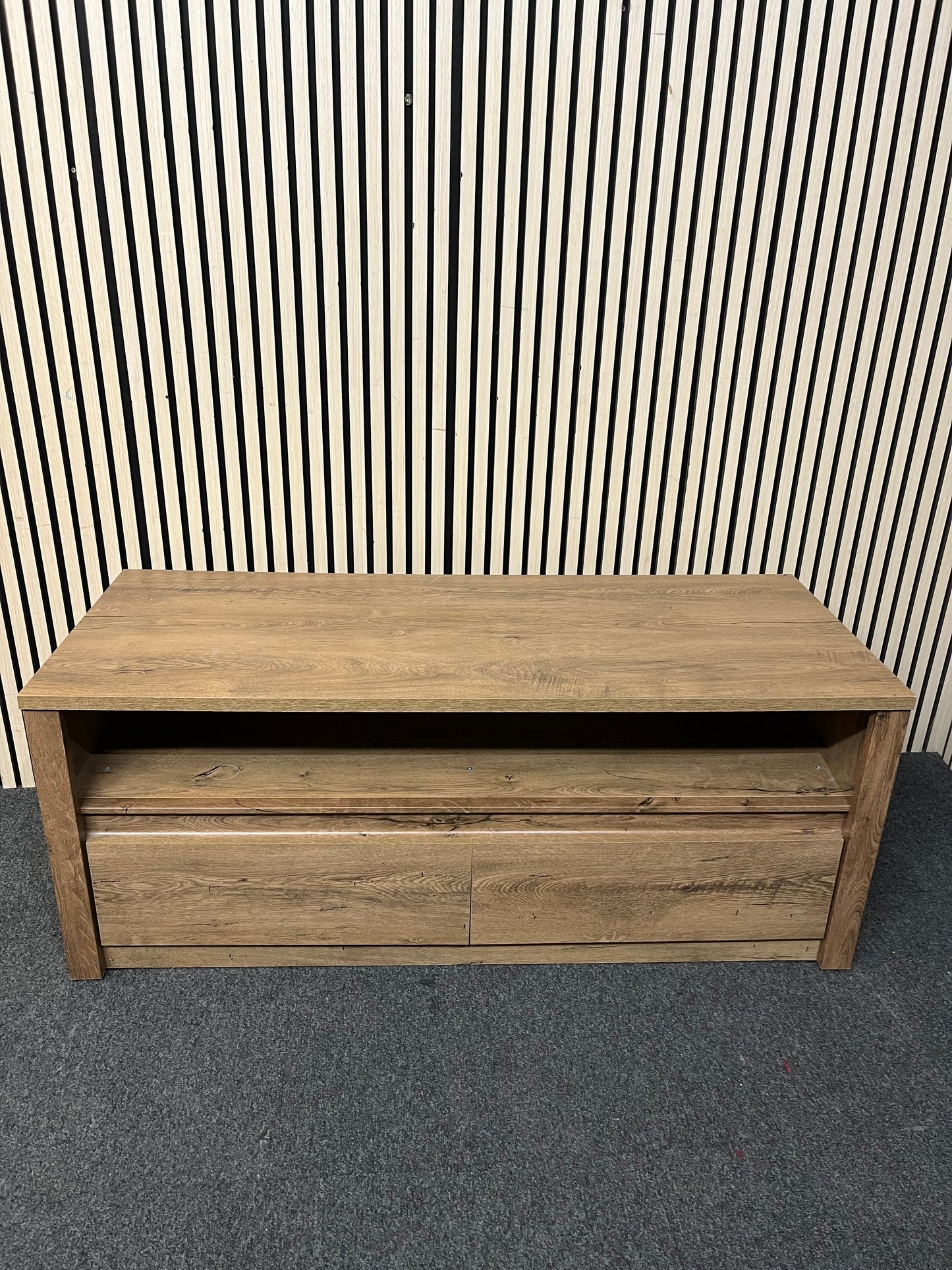 Oak laminate 2 drawer 1 shelf tv unit (H 54 x W 130 x D 53 cm) 3126