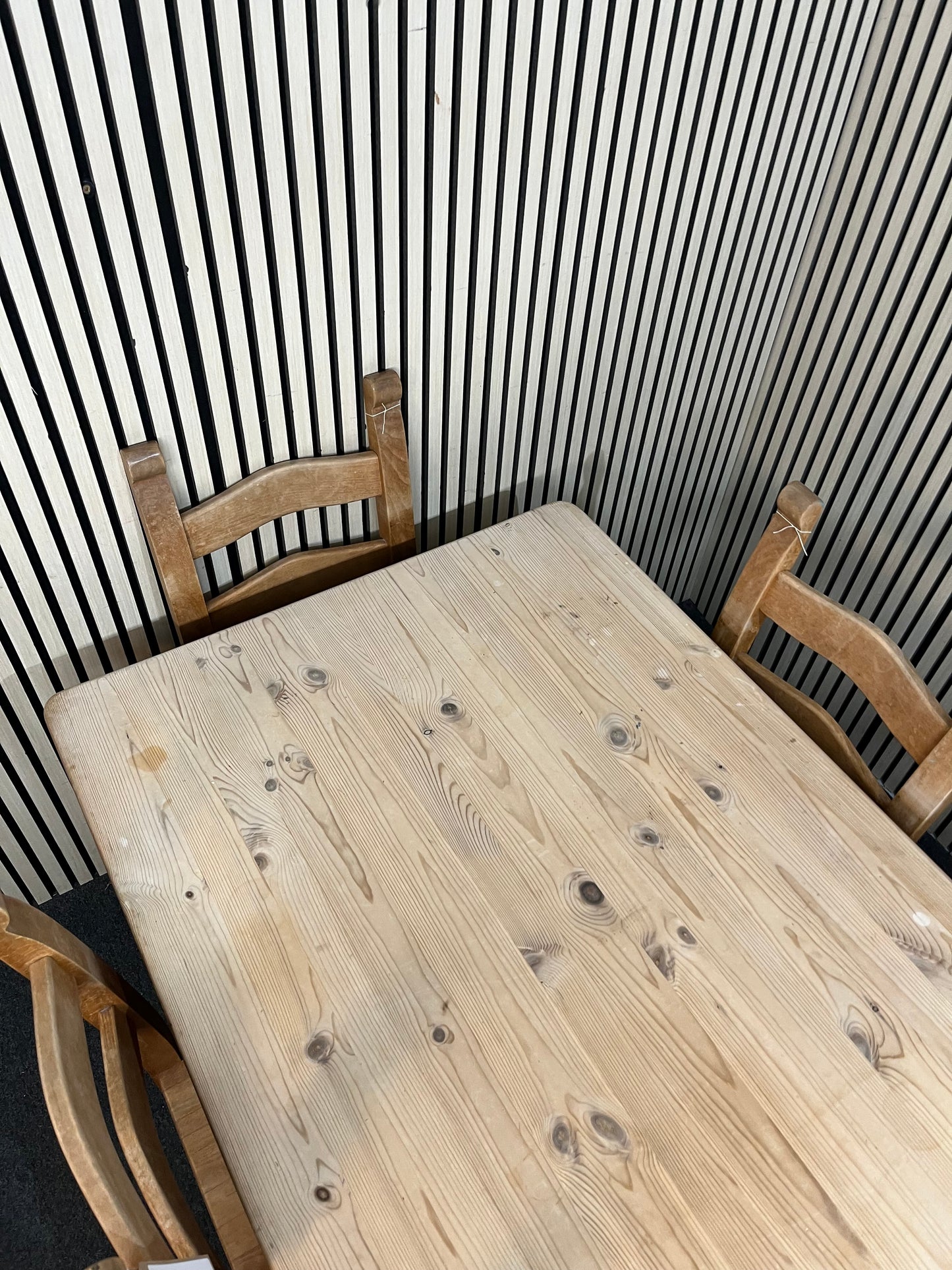 Solid pine large rectangular farmhouse table with 6 no. chairs (W 180 x D 90 cm) 3126