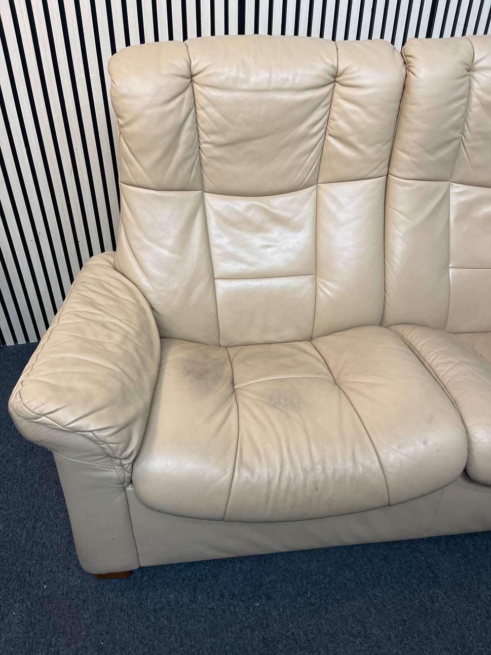 Cream leather 3 seater recliner sofa  3126