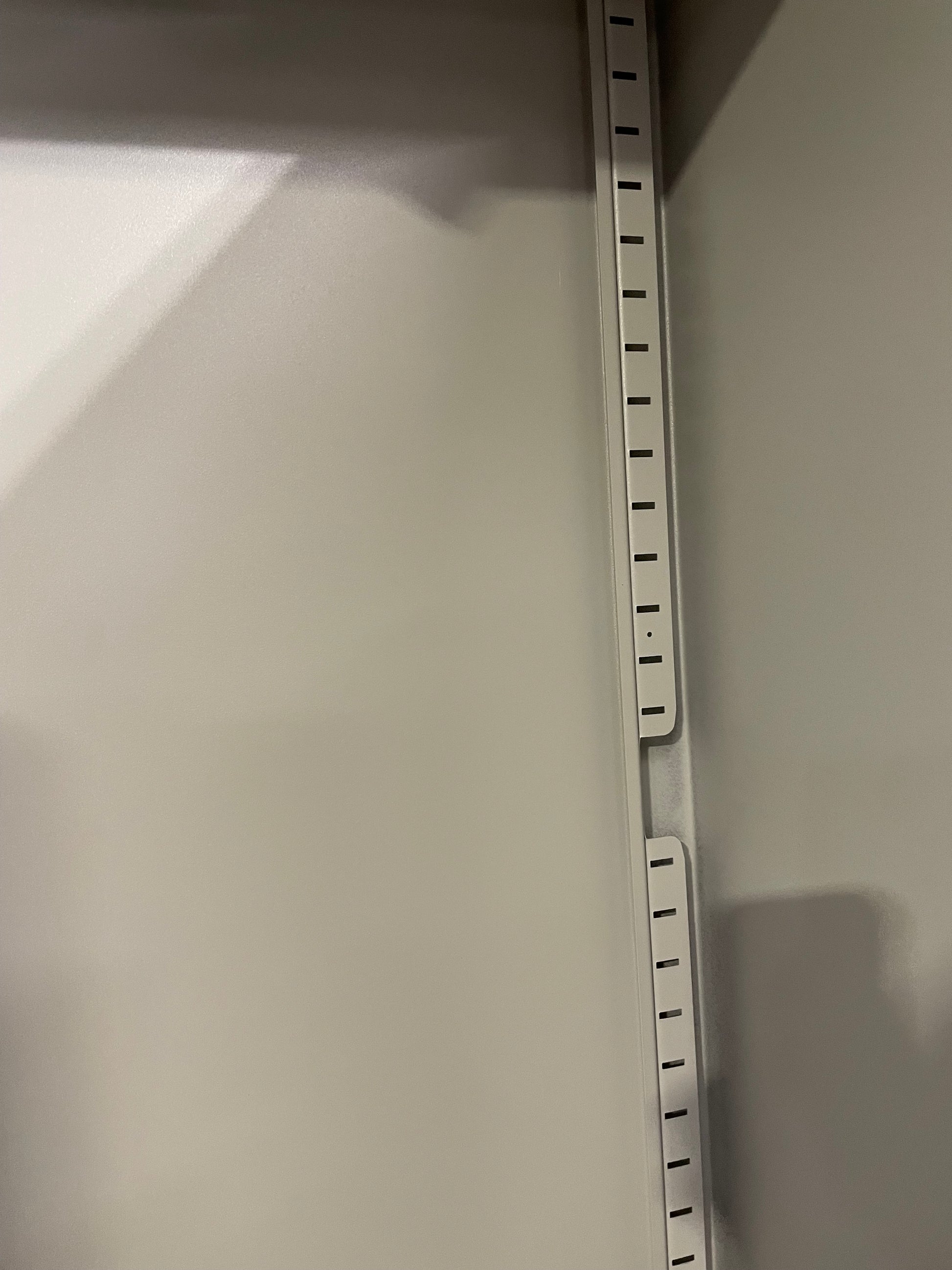 Bisley grey metal 2 door storage unit with keys and 4 shelves (H 195 x W 92 x D 40 cm)