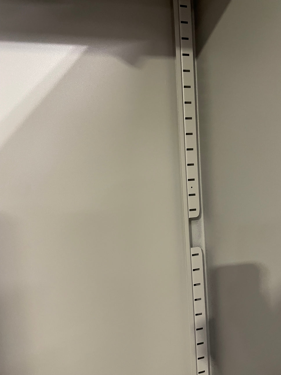 Bisley grey metal 2 door storage unit with keys and 4 shelves (H 195 x W 92 x D 40 cm)