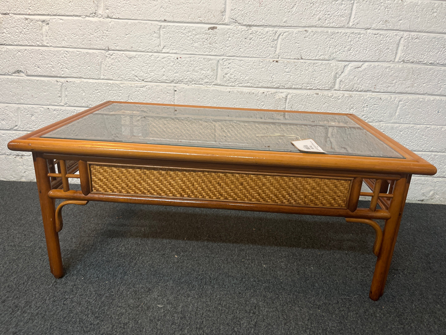 Large rectangular cane framed coffee table with glass top (H 40 x W 100 x D 60 cm) 1325