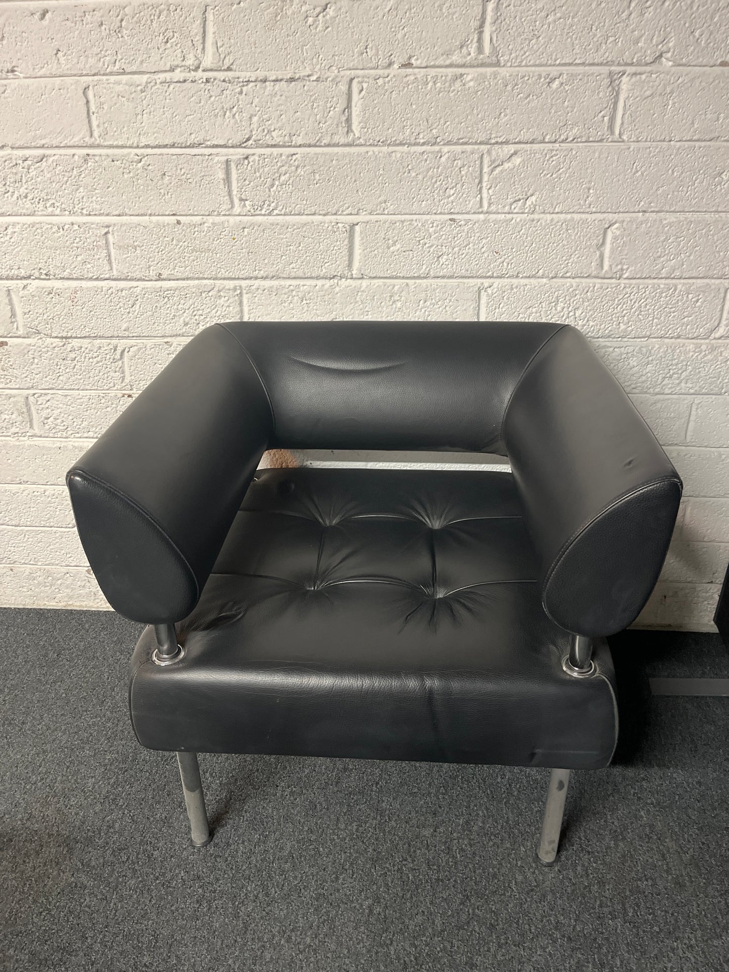 SECONDHAND Black leather chrome frame reception armchair