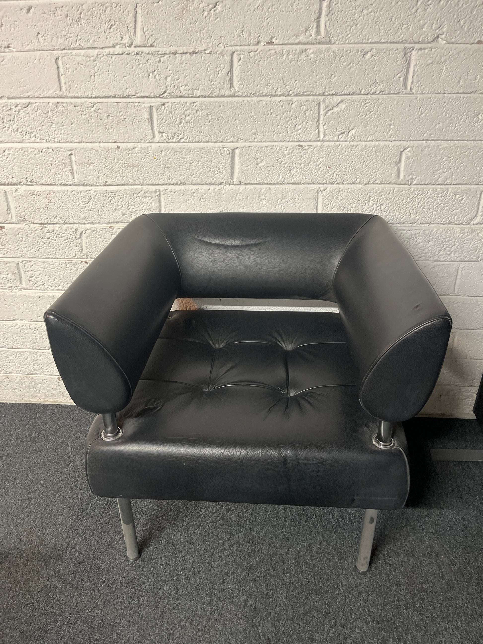 SECONDHAND Black leather chrome frame reception armchair