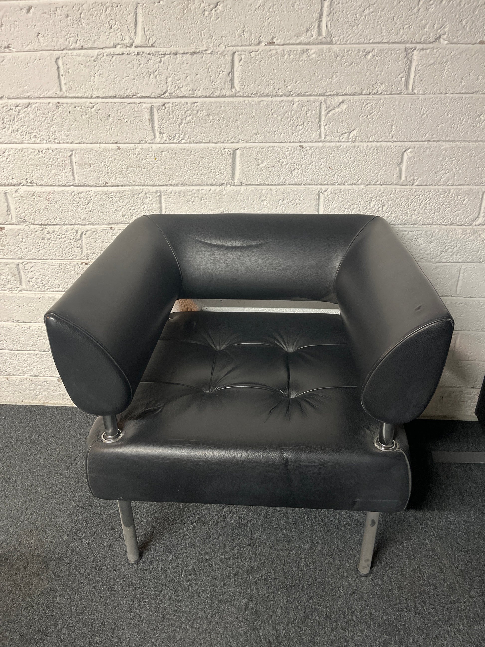 SECONDHAND Black leather chrome frame reception armchair