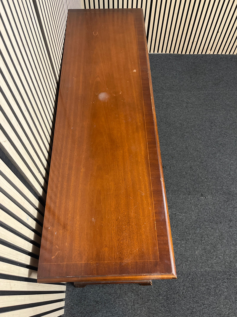Inlaid mahogany four door three drawer mahogany sideboard (H 77 x W 154 x D 47 cm)  44561