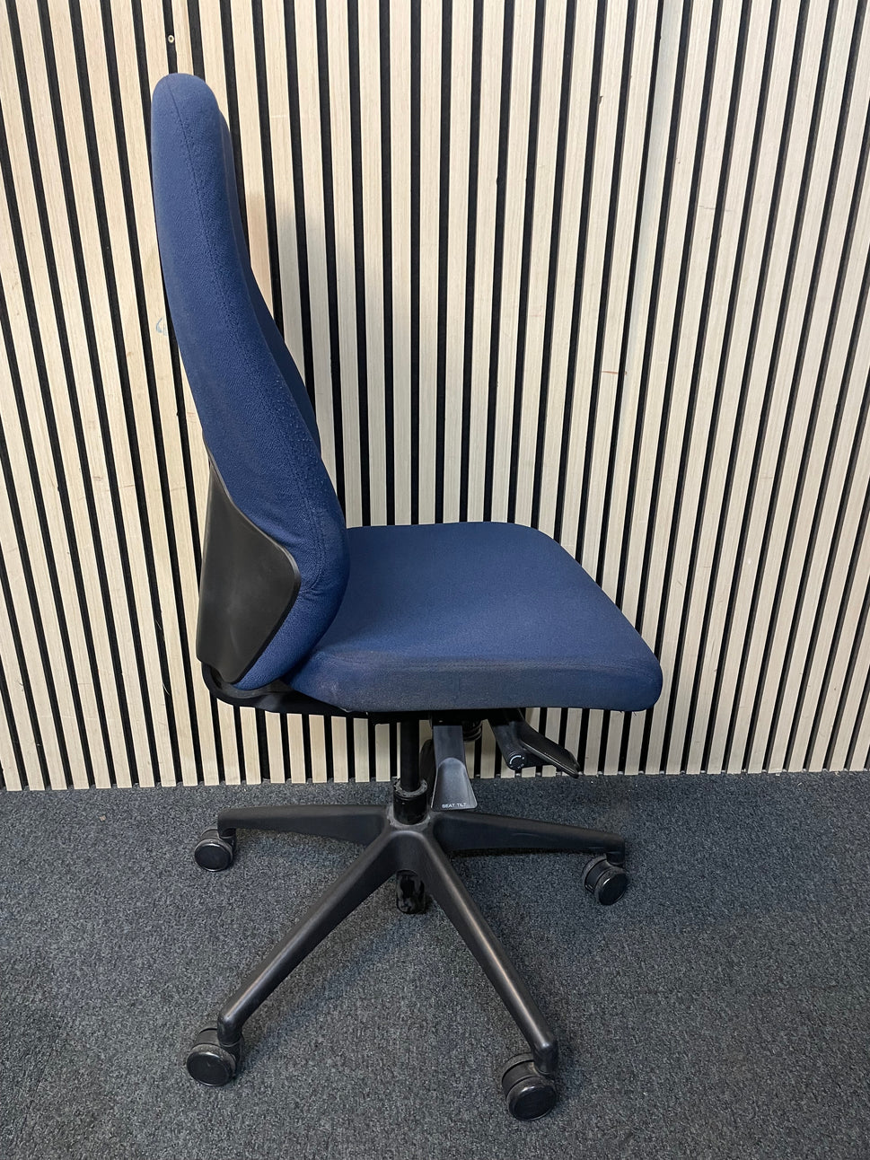 Verco PRf21 navy fabric swivel chair (no arms)  3425