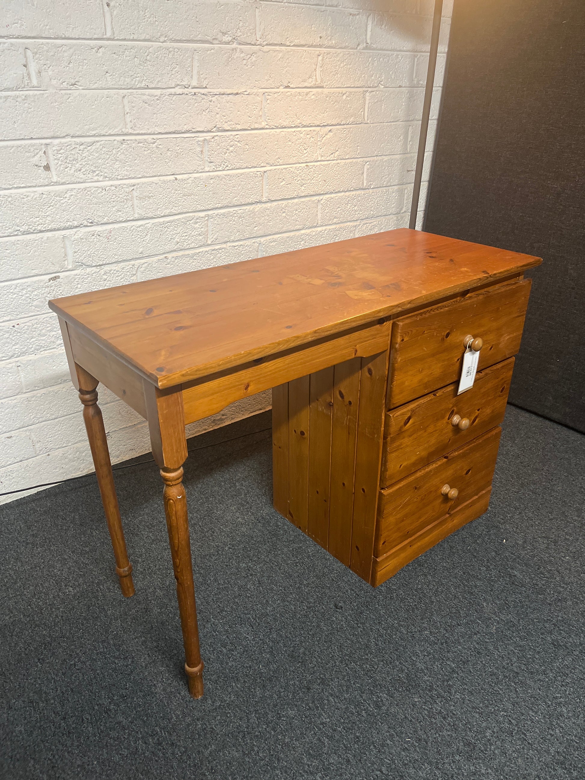 3 drawer solid pine dressing table (H 800 x W 1080 x D 460 mm) 1225