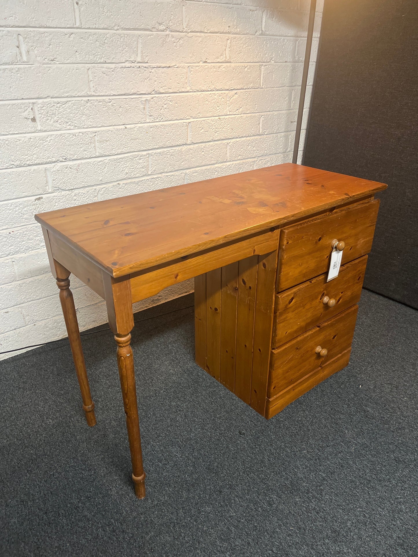 3 drawer solid pine dressing table (H 800 x W 1080 x D 460 mm) 1225