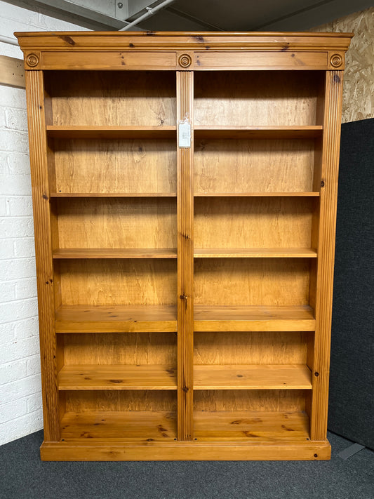 Tall solid pine ornate bookcases with shelves (H 2150 x W 1500 x D 330 mm) 1225