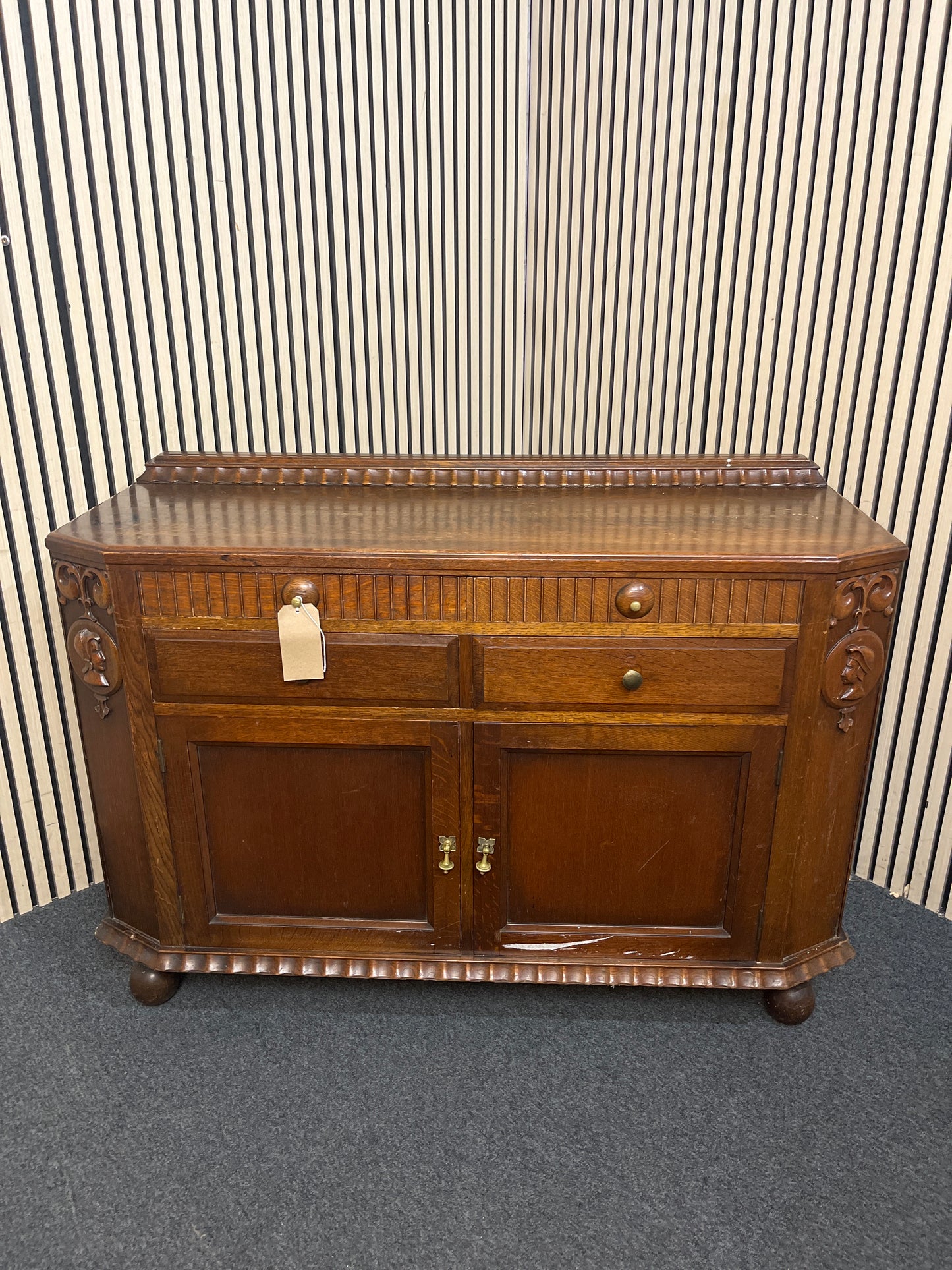 Vintage dark oak sideboard with ornate carvings (H 96 x W 132 x D 51 cm)  44240