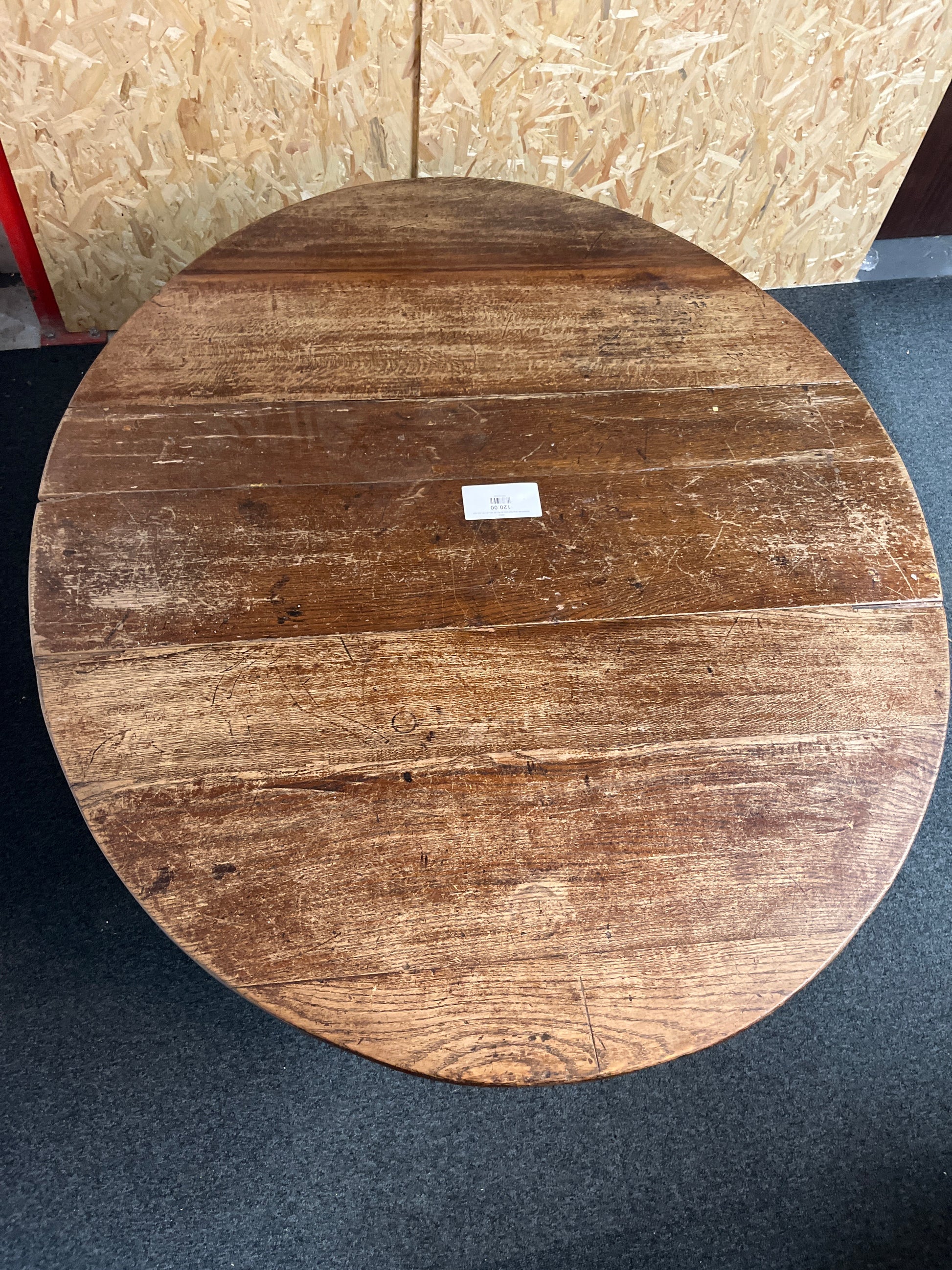 Stained oak drop leaf table (H 70 x W 140 x D 116 cm) 1325