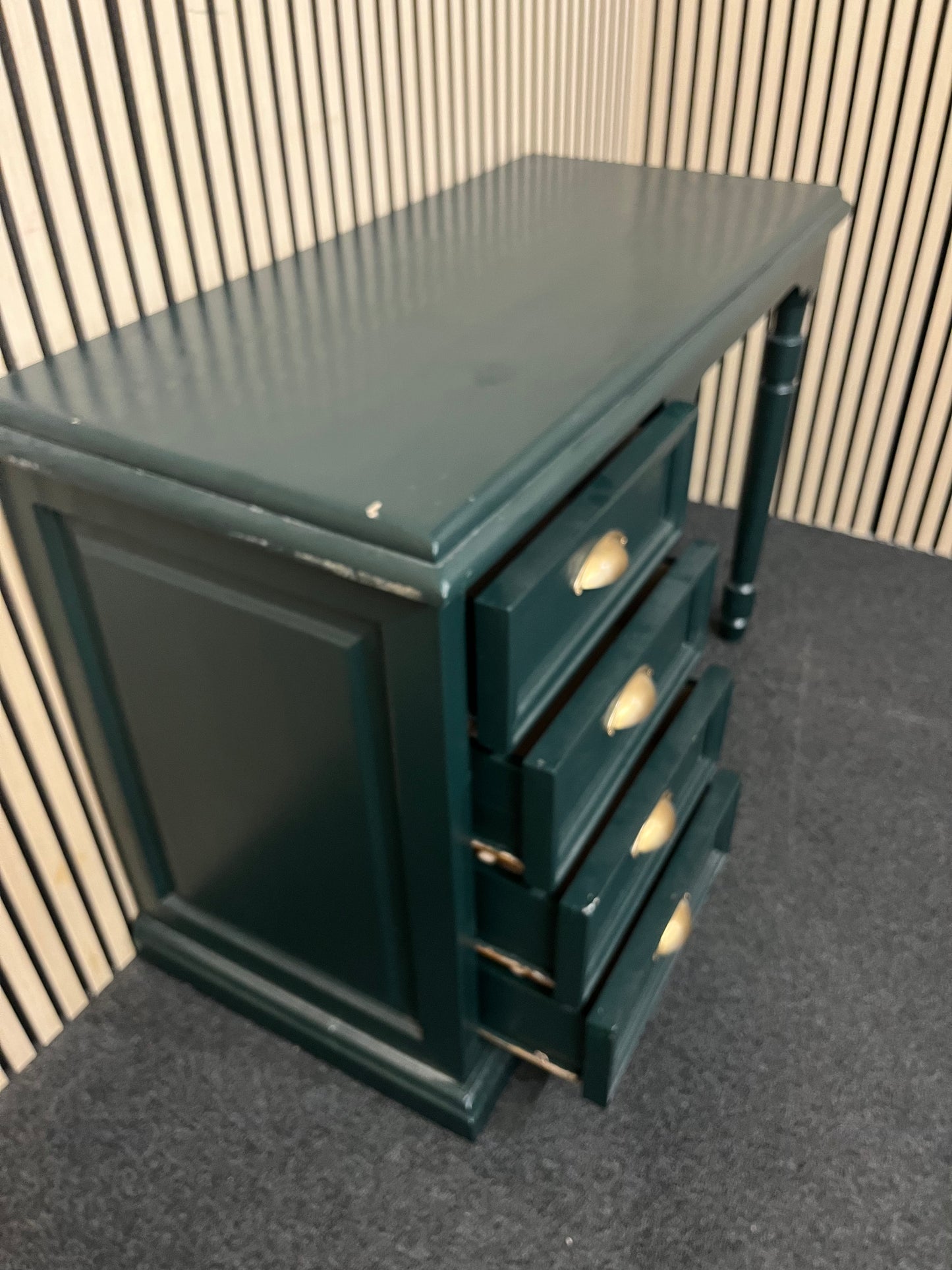 Green painted 4 dwr bedroom dresser (105 cm W x 75 cm x 50 cm D 1425