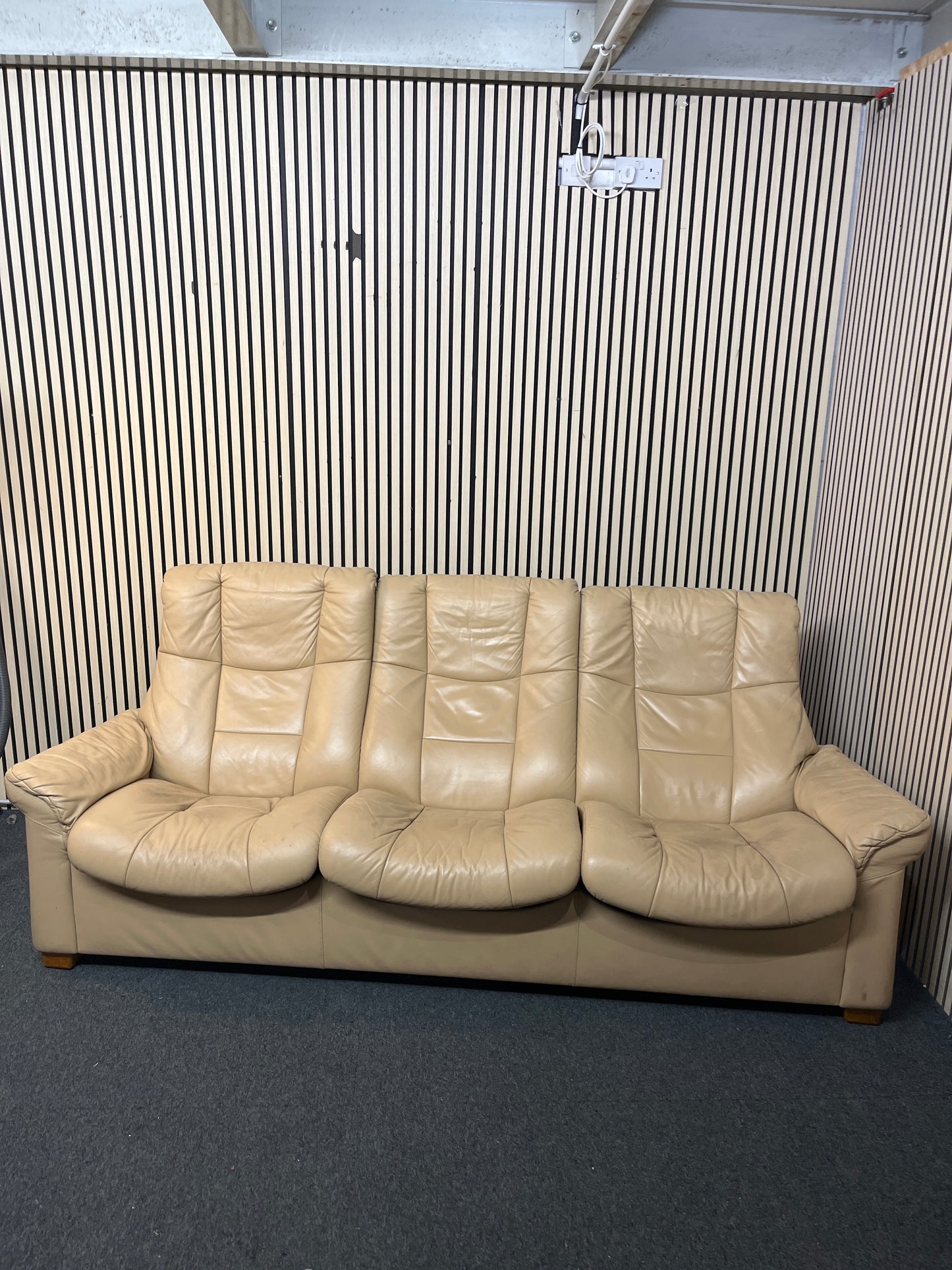 Cream leather 3 seater recliner sofa  3126