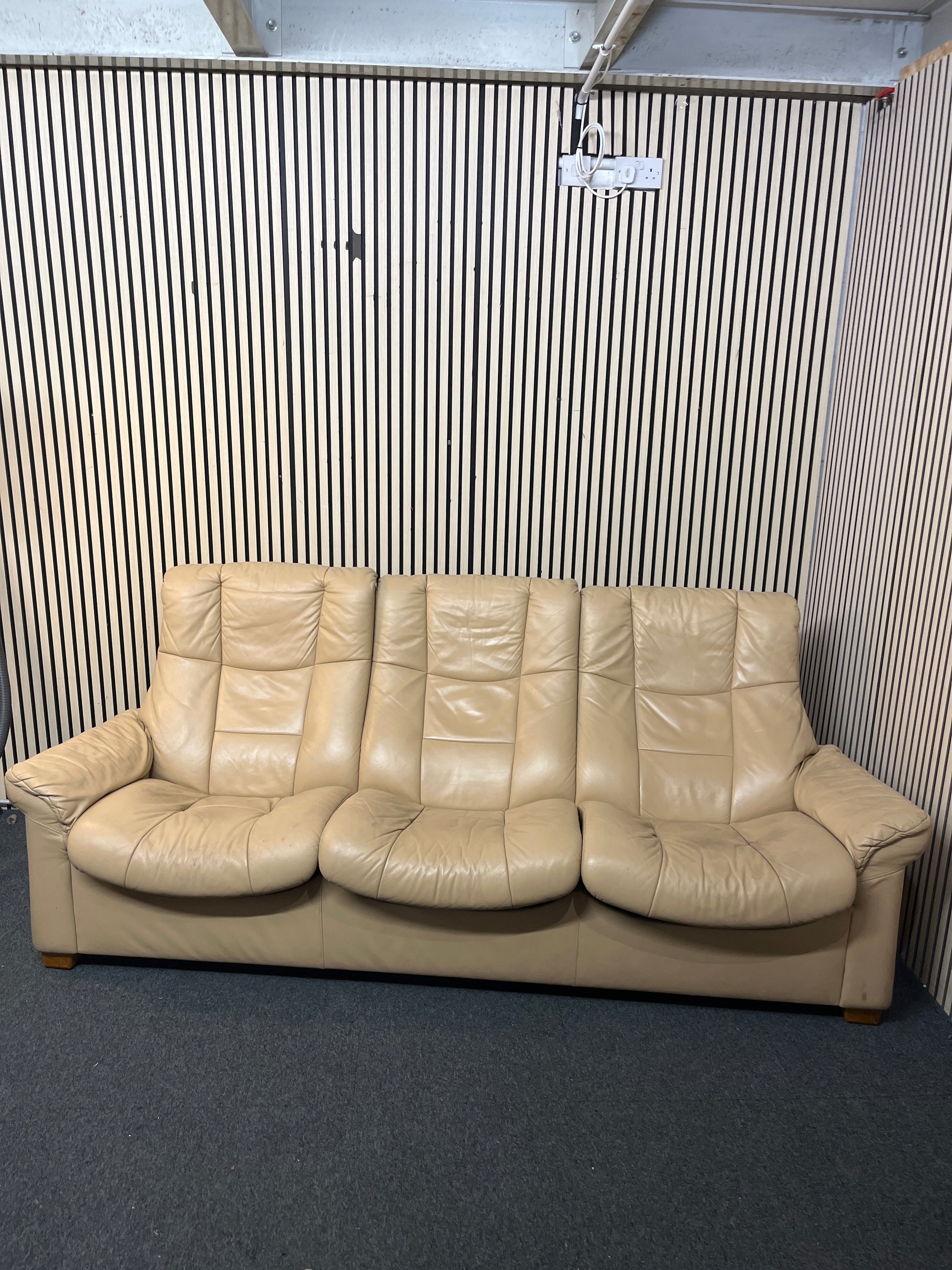 Cream leather 3 seater recliner sofa  3126