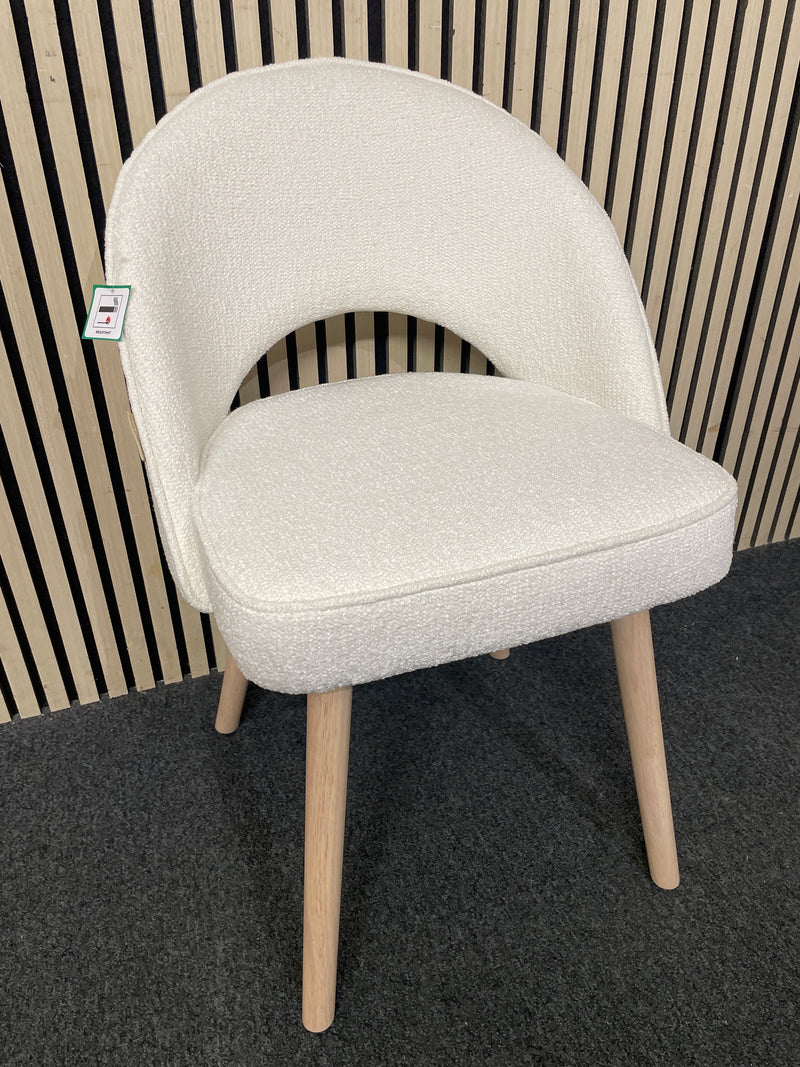 BRAND NEW Marilyn Eccre Boucle fabric curved back rest dining chair in white wash oak frame  44550