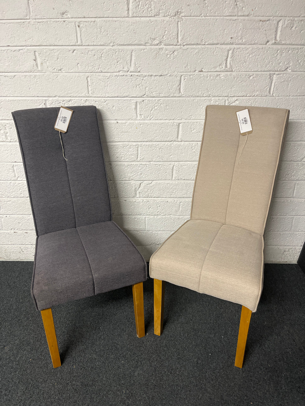 High button back dining chair, solid wood leg, mixed fabric  2225