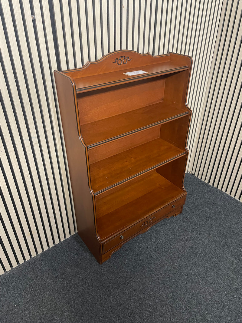 Traditional wooden bookcase featuring carved details and a bottom drawer, height 119cm, width 76 cm, depth 30 cm  44741