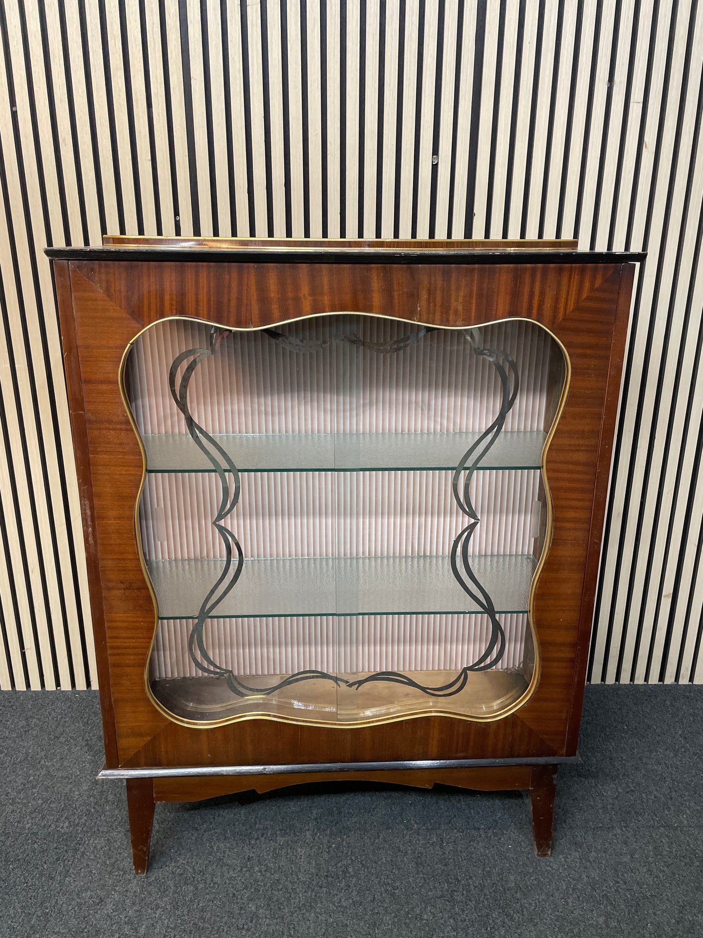 Mahogany glass display unit (H  118 x W 90 x D 30 cm) 3126