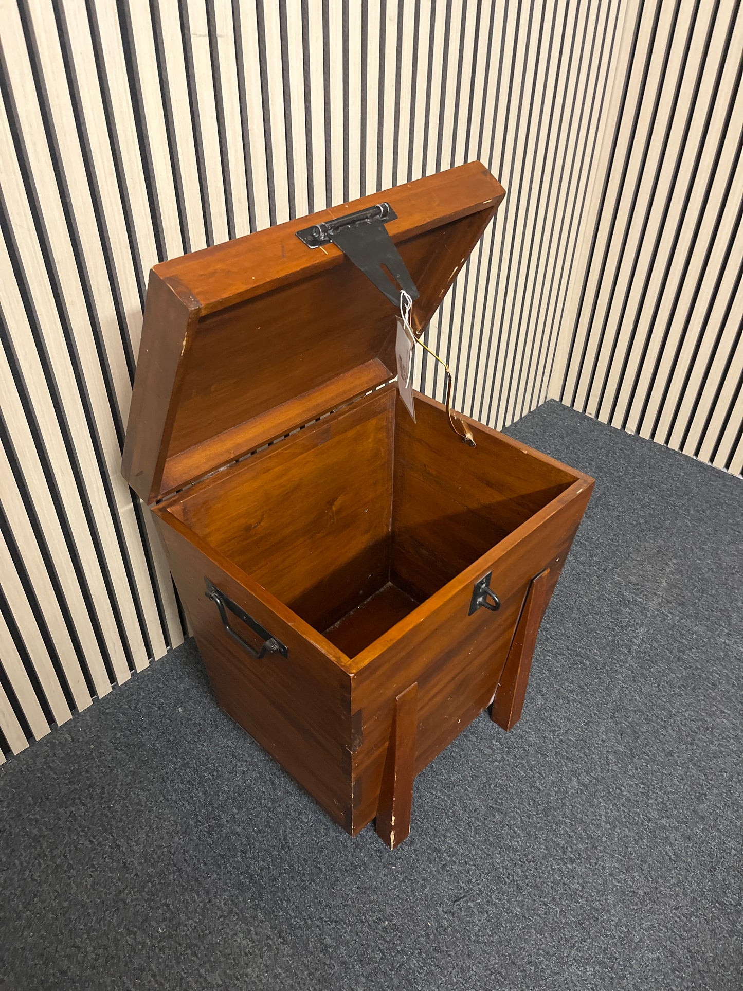 Solid wood stained top open trunk with ornate detail 59Hx50Wx40D 3325