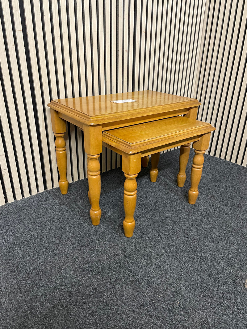 Gold-stained solid wood nest of tables  44680