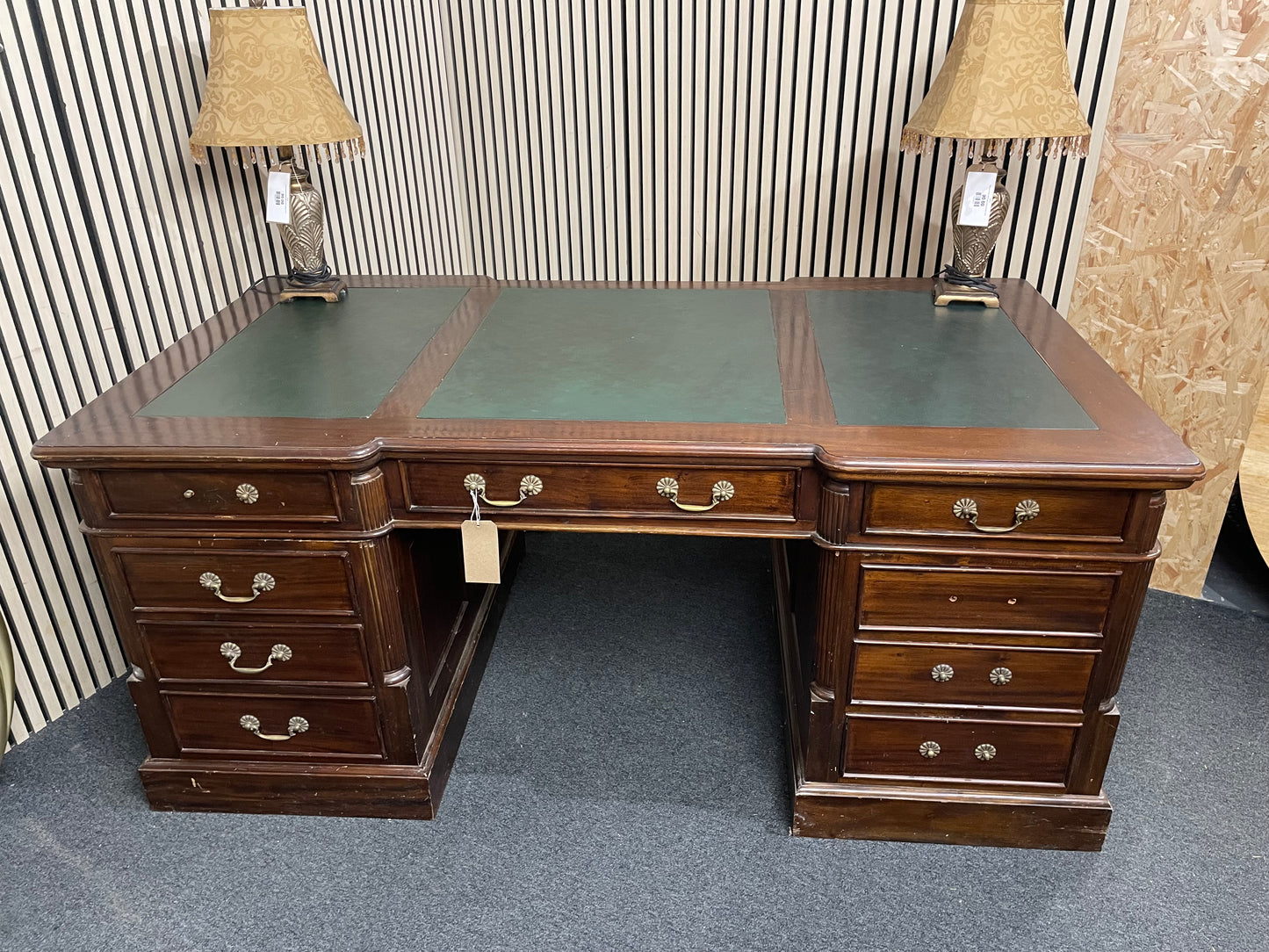 Solid Mahogany framed, green leather top partners desk with drawers (H 80 x W 180 x D 98 cm) 3126