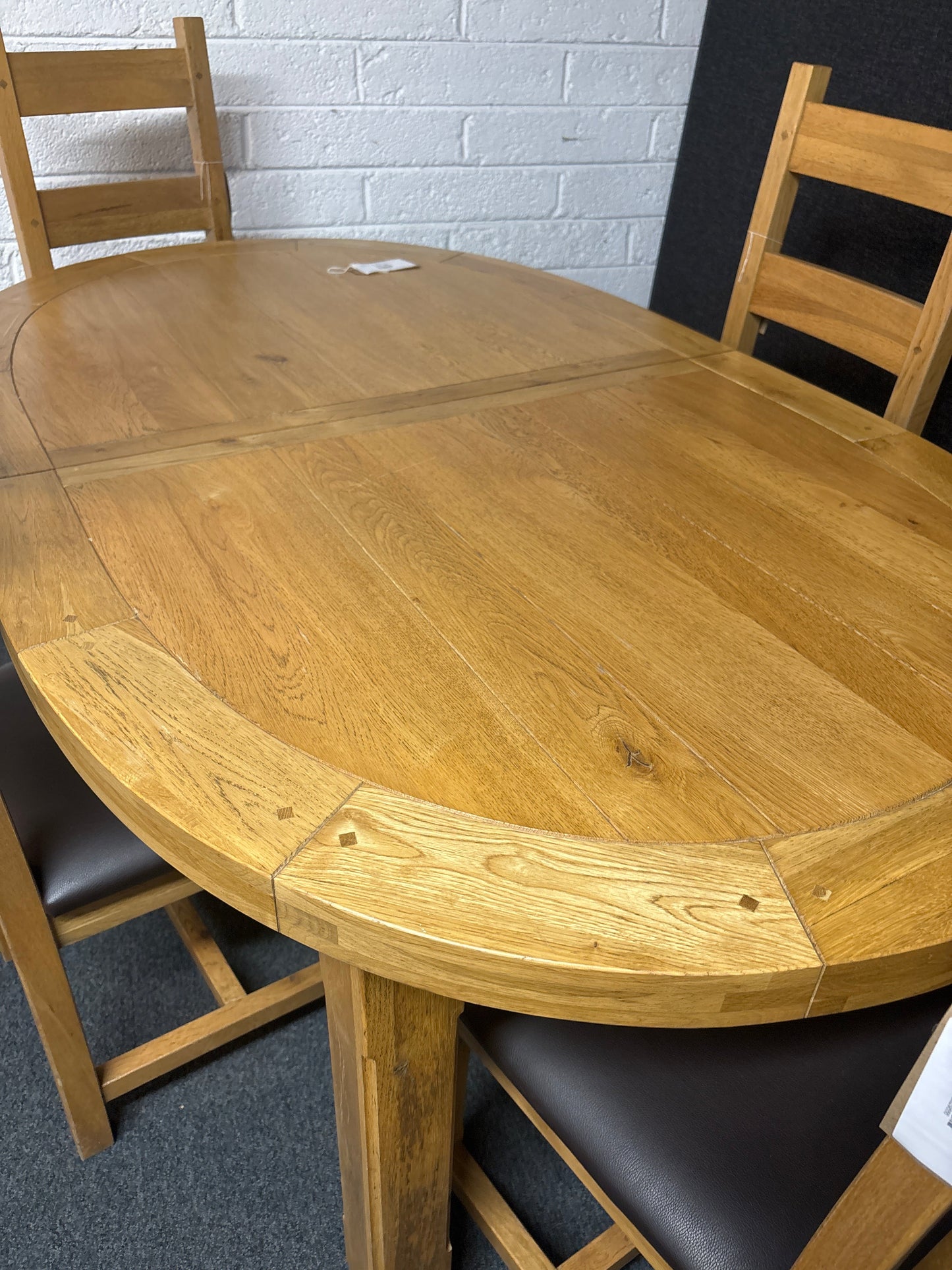 Large solid oak dining table with 4 matching solid oak leather seat chairs 2225