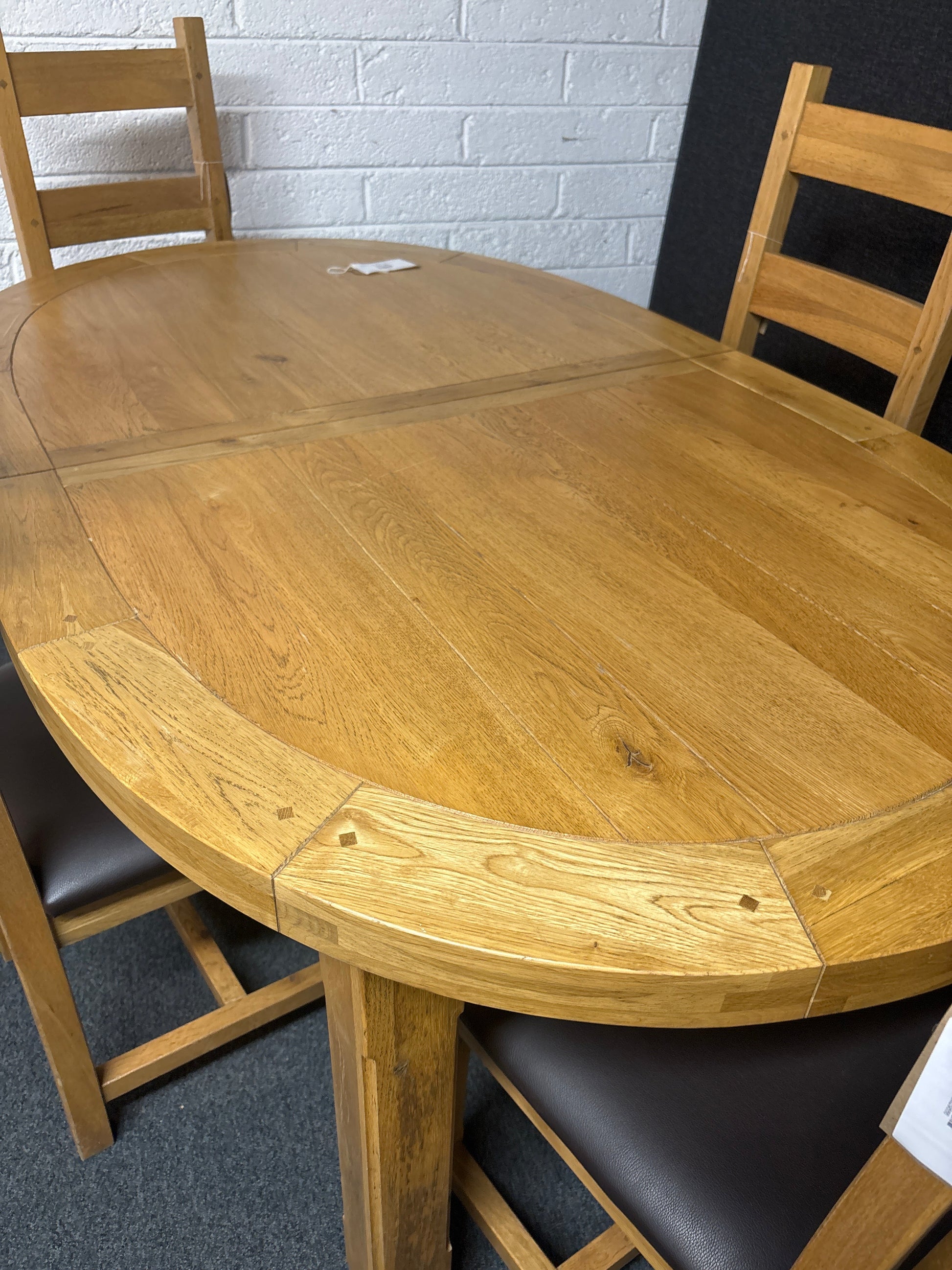 Large solid oak dining table with 4 matching solid oak leather seat chairs 2225